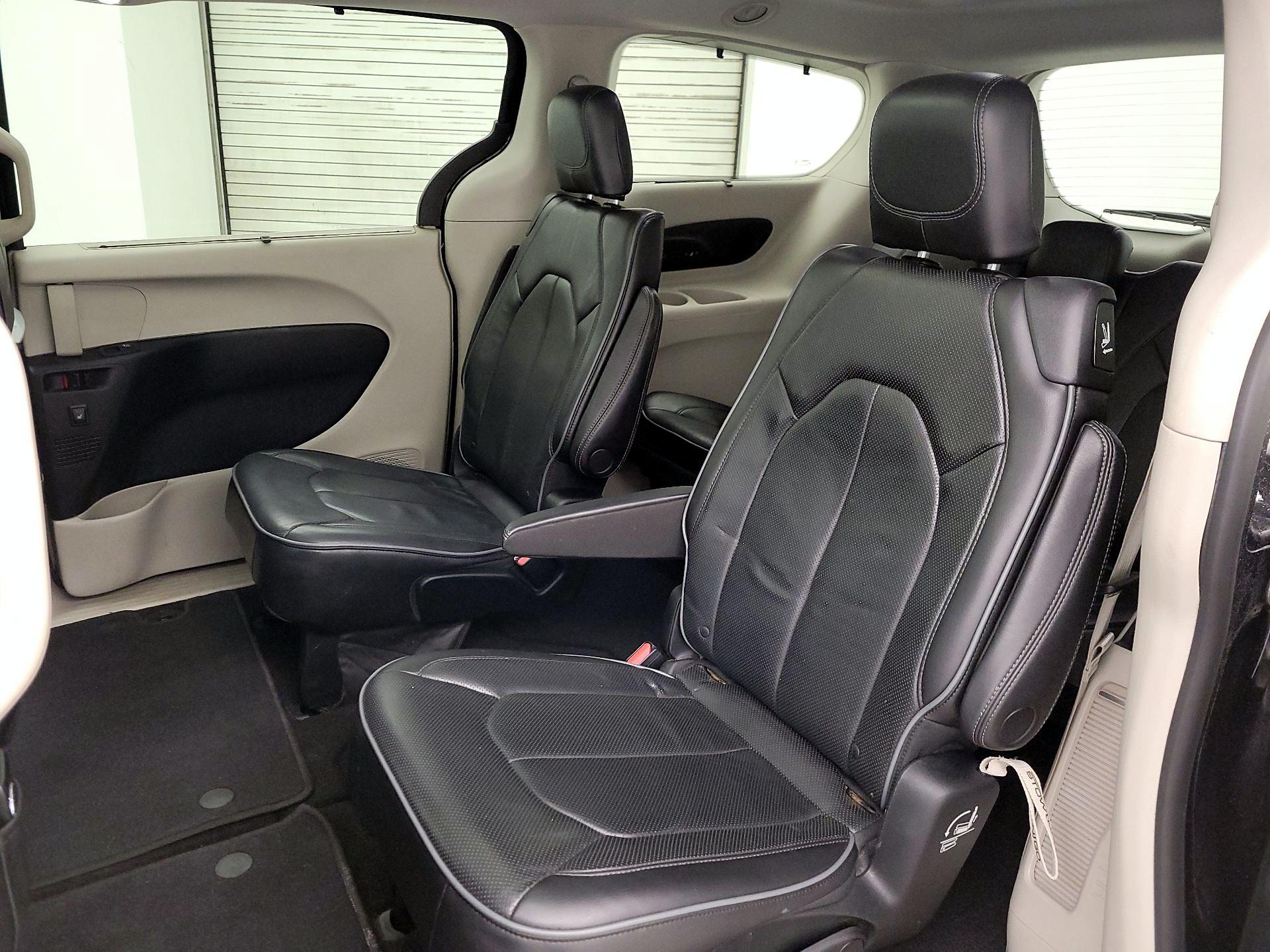 Thumbnail: 2018 Chrysler Pacifica - 20