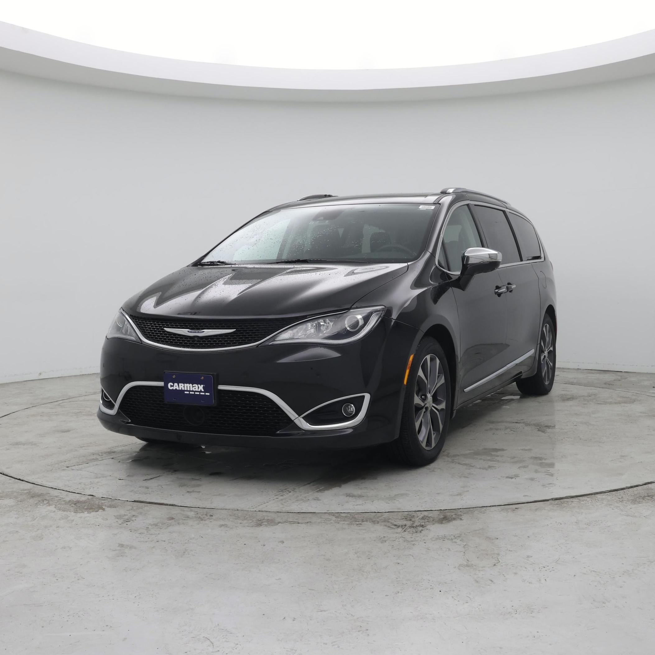 Thumbnail: 2018 Chrysler Pacifica - 4