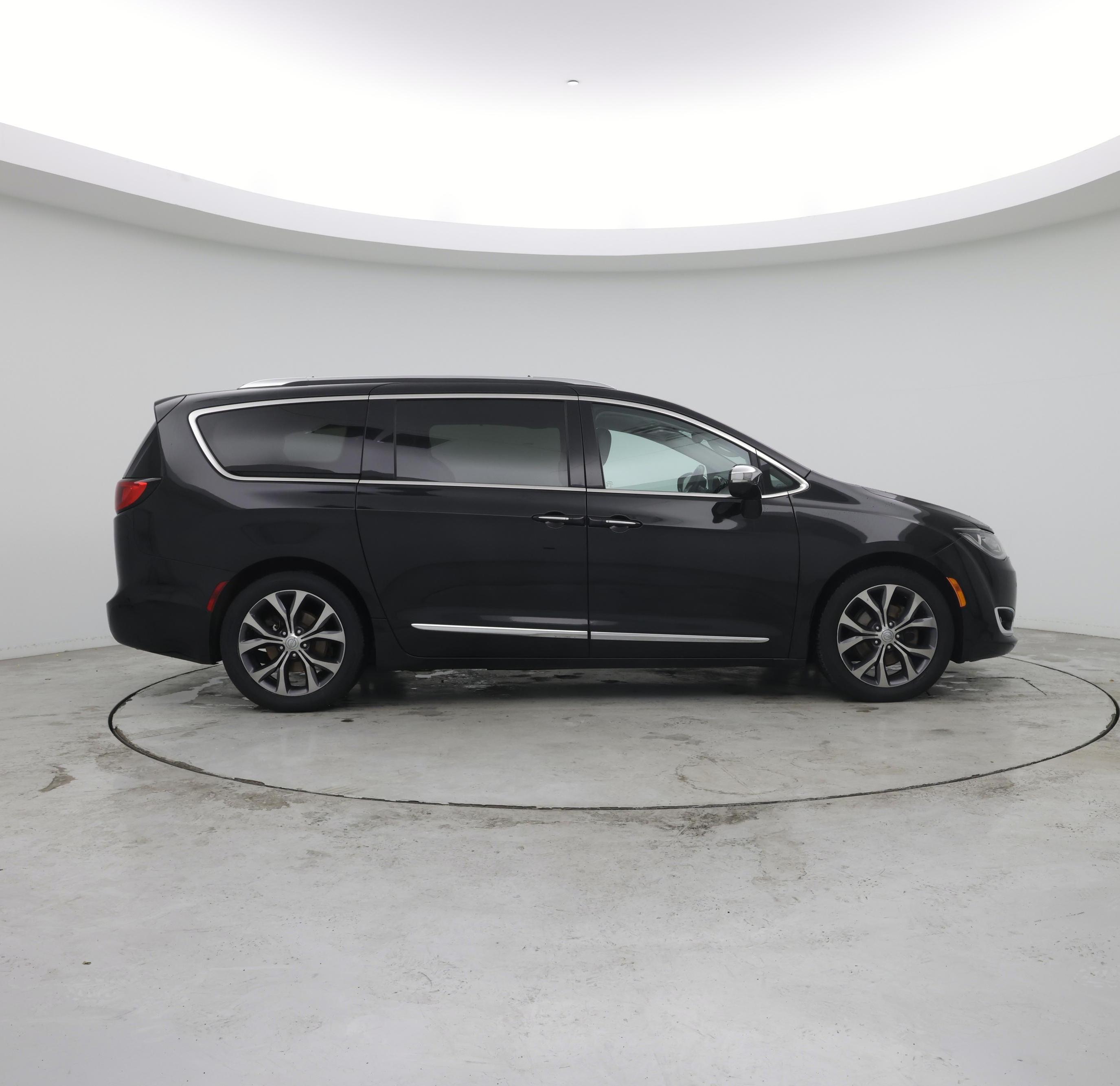 Thumbnail: 2018 Chrysler Pacifica - 7