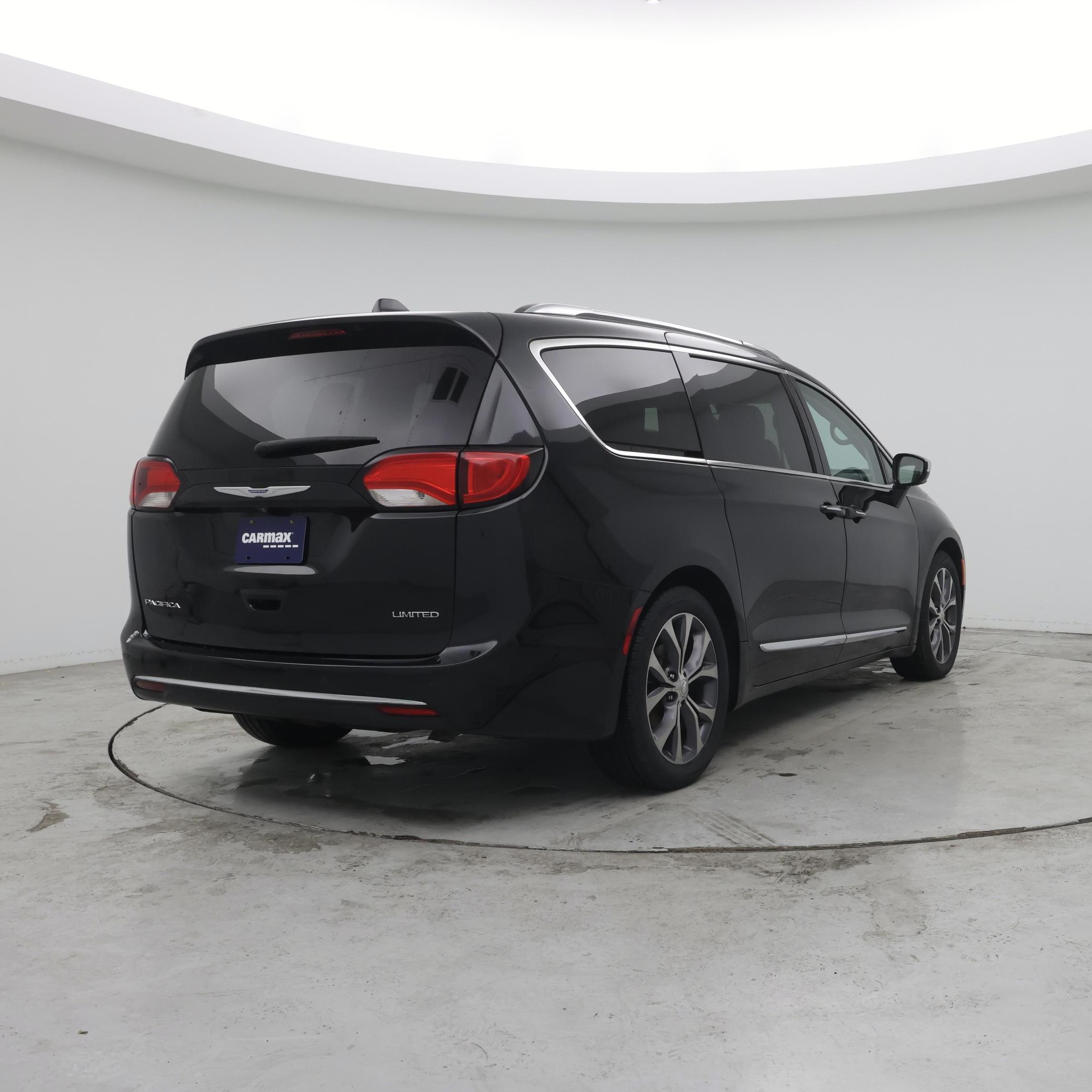 Thumbnail: 2018 Chrysler Pacifica - 8