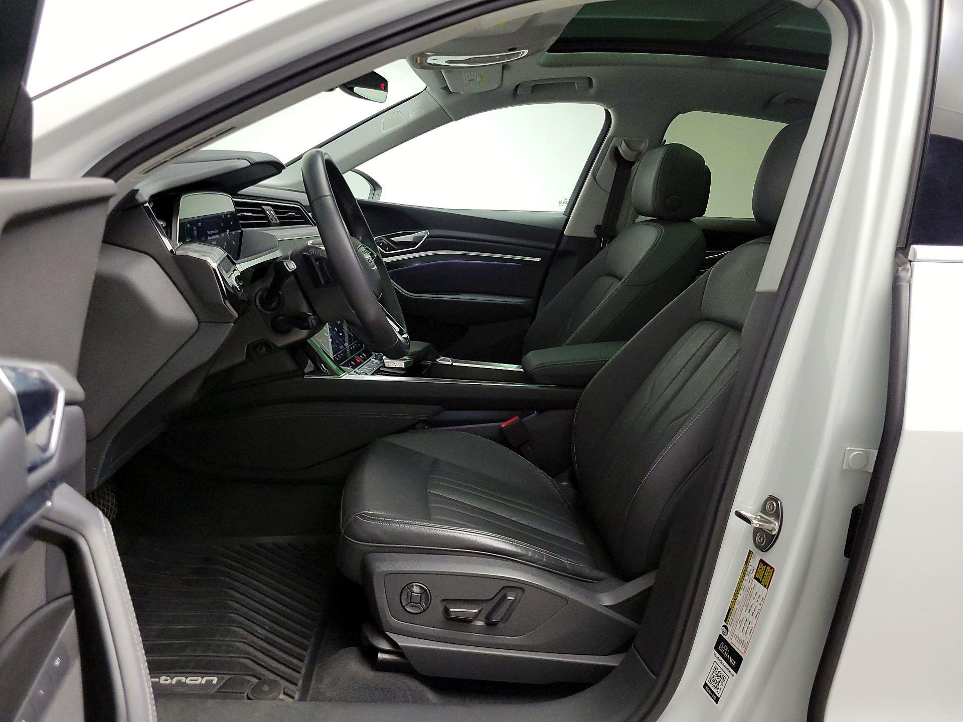 Thumbnail: 2022 Audi e-tron S - 11