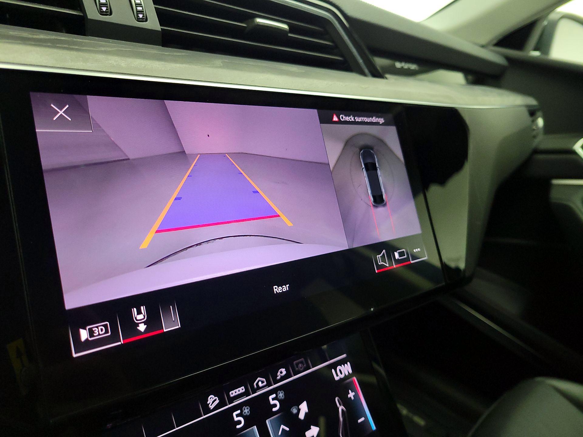 Thumbnail: 2022 Audi e-tron S - 15