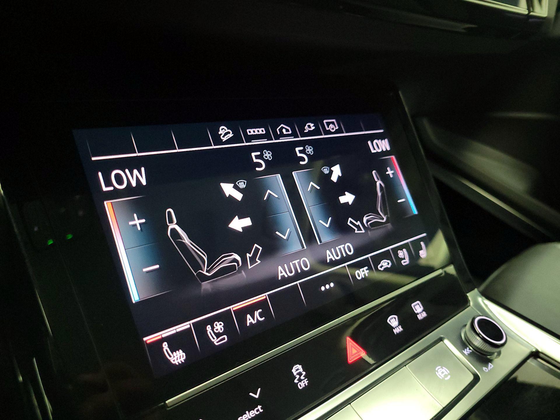 Thumbnail: 2022 Audi e-tron S - 17