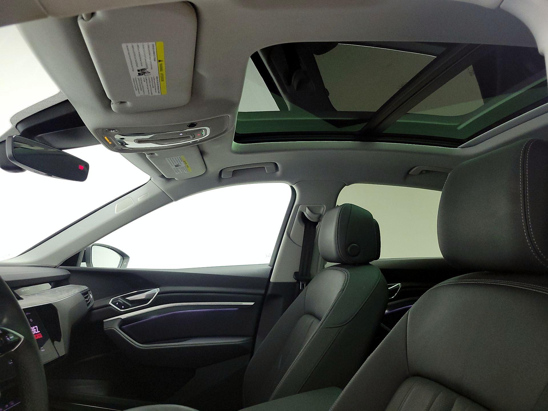 Thumbnail: 2022 Audi e-tron S - 20