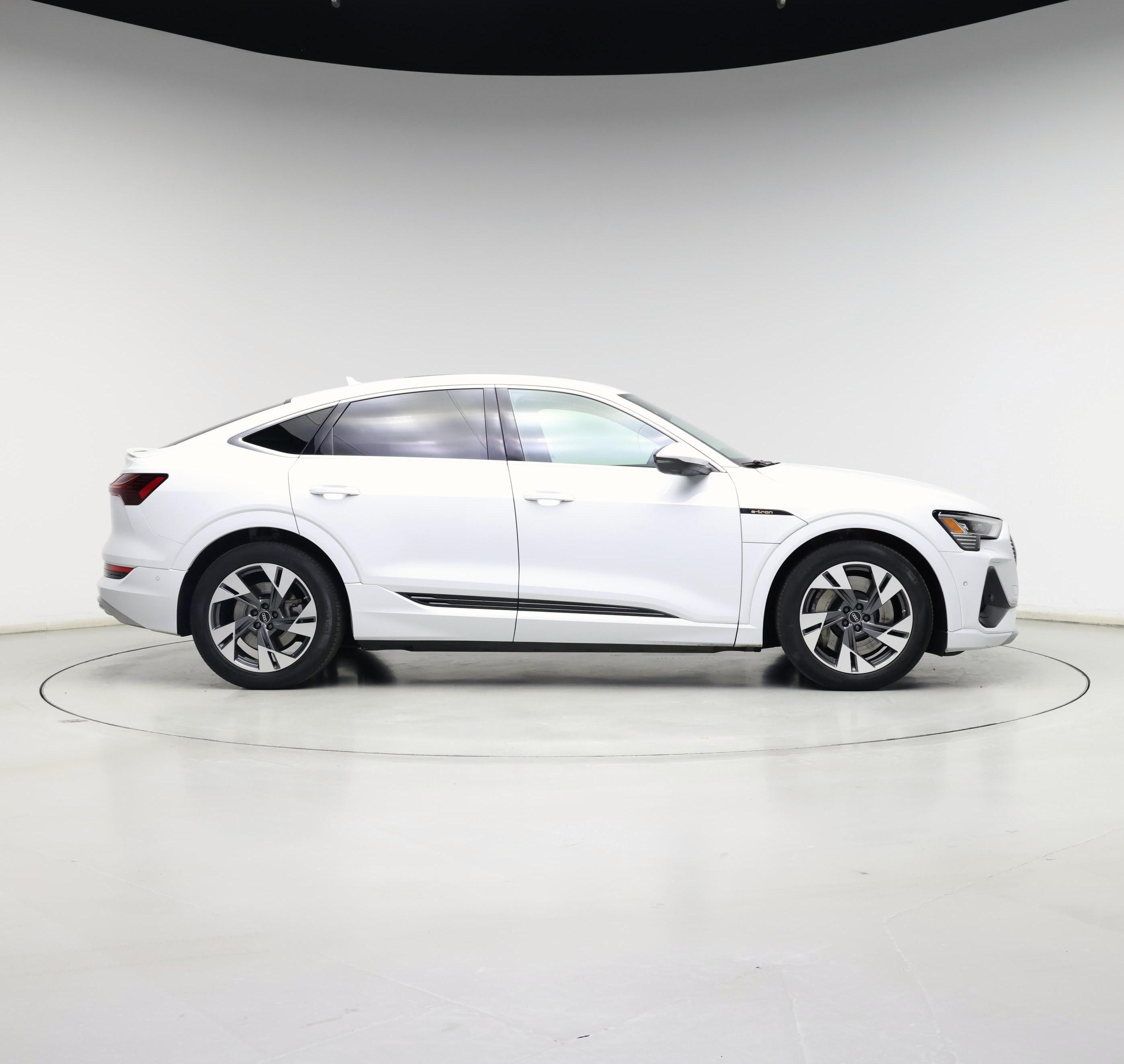 Thumbnail: 2022 Audi e-tron S - 7