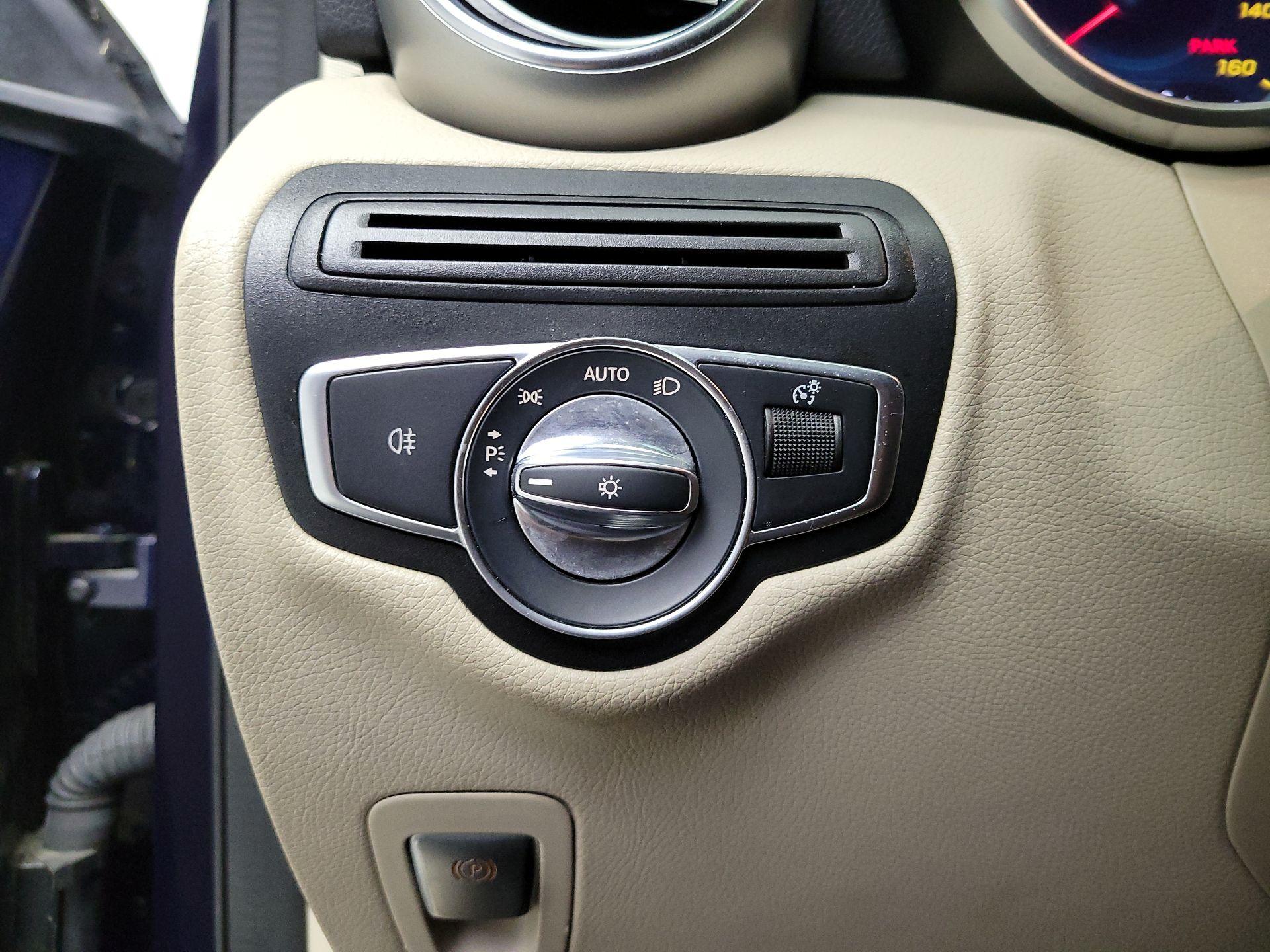 Thumbnail: 2022 Mercedes-Benz GLC - 13