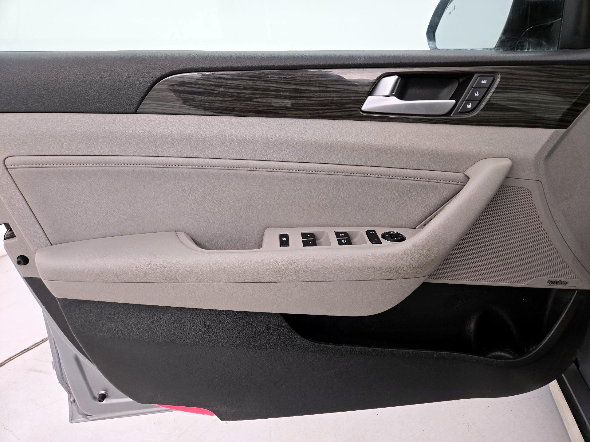 Thumbnail: 2015 Hyundai Sonata - 12