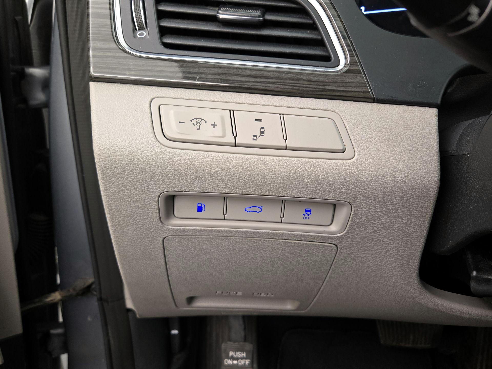 Thumbnail: 2015 Hyundai Sonata - 13