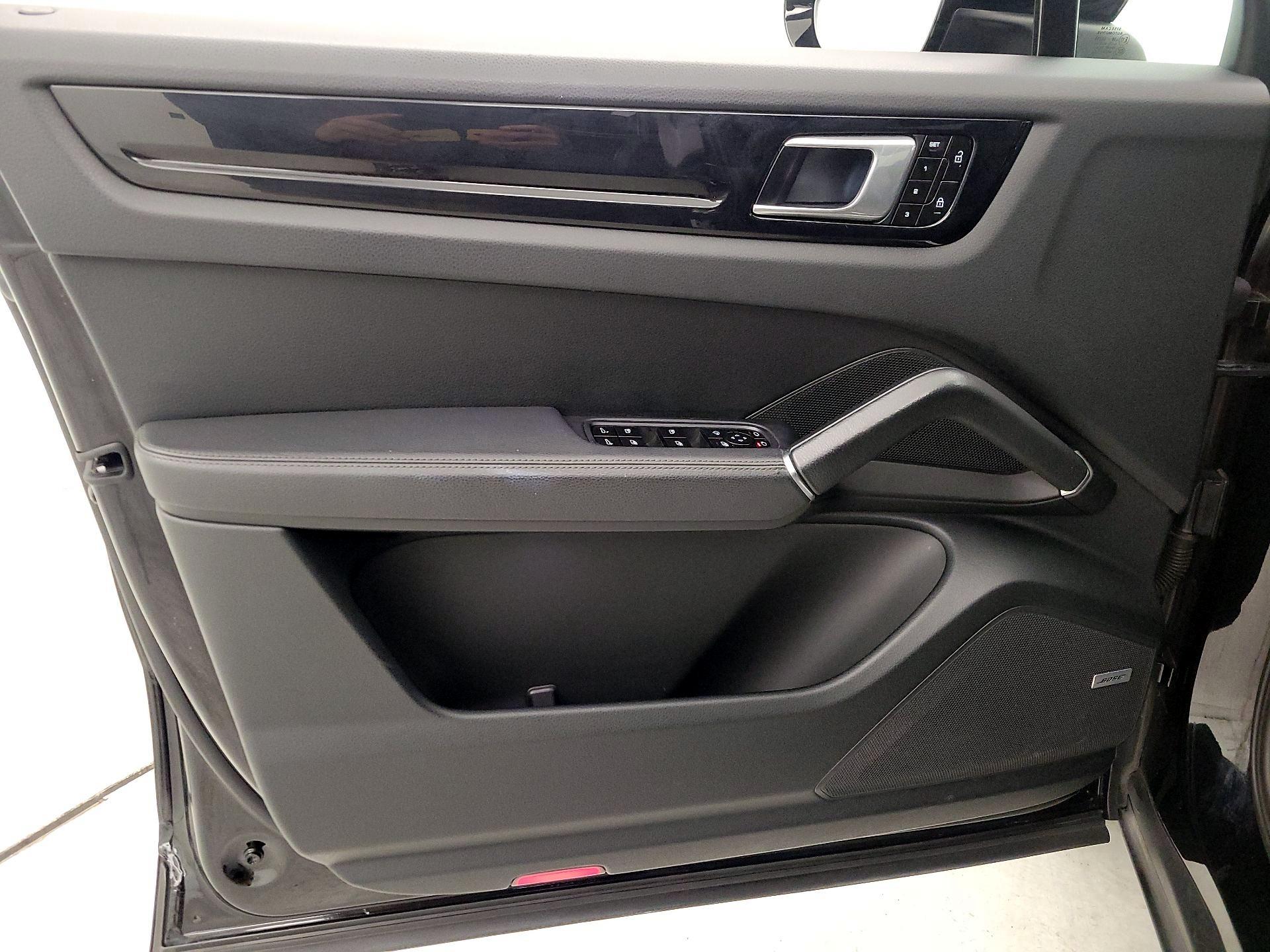 Thumbnail: 2019 Porsche Cayenne - 12