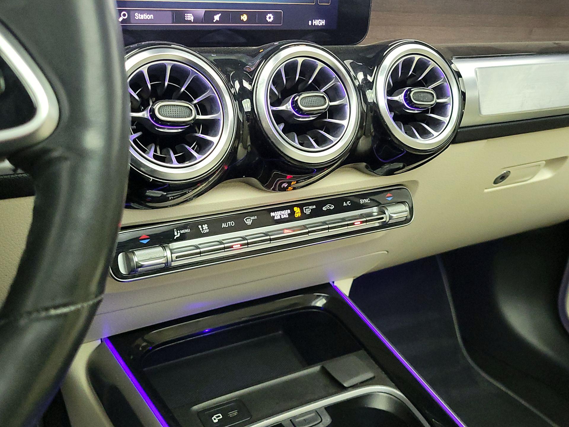 Thumbnail: 2022 Mercedes-Benz GLB - 17