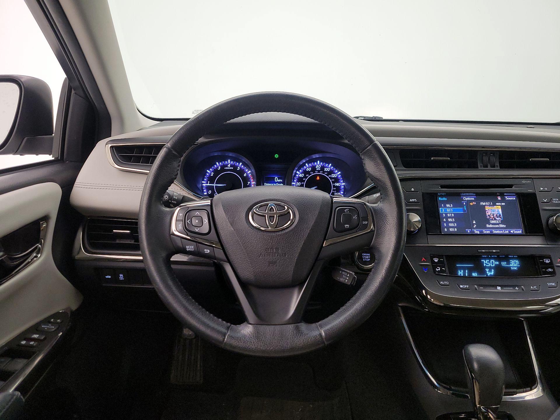 Thumbnail: 2015 Toyota Avalon - 10