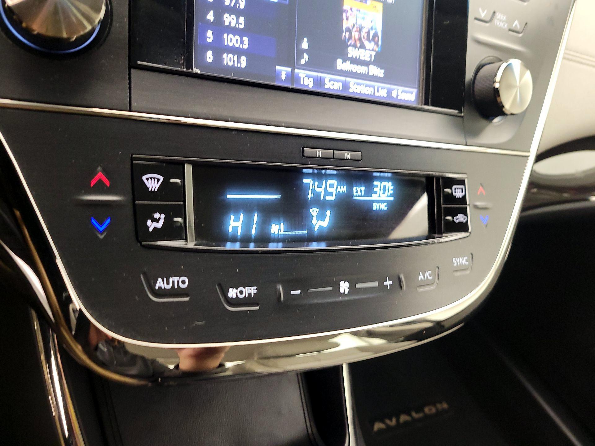 Thumbnail: 2015 Toyota Avalon - 16