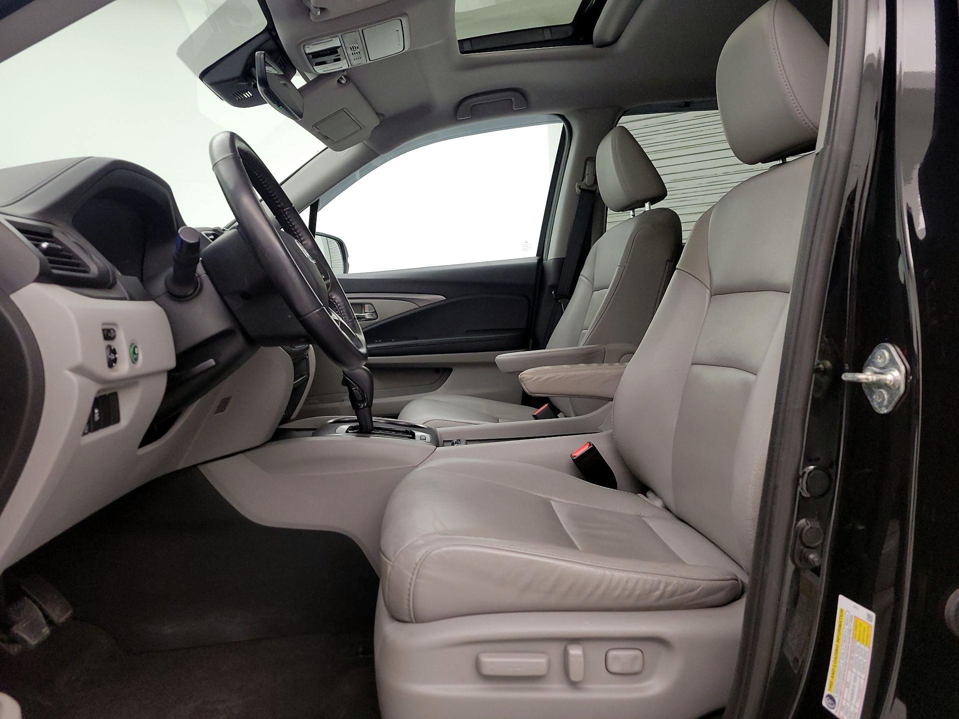 Thumbnail: 2019 Honda Pilot - 11