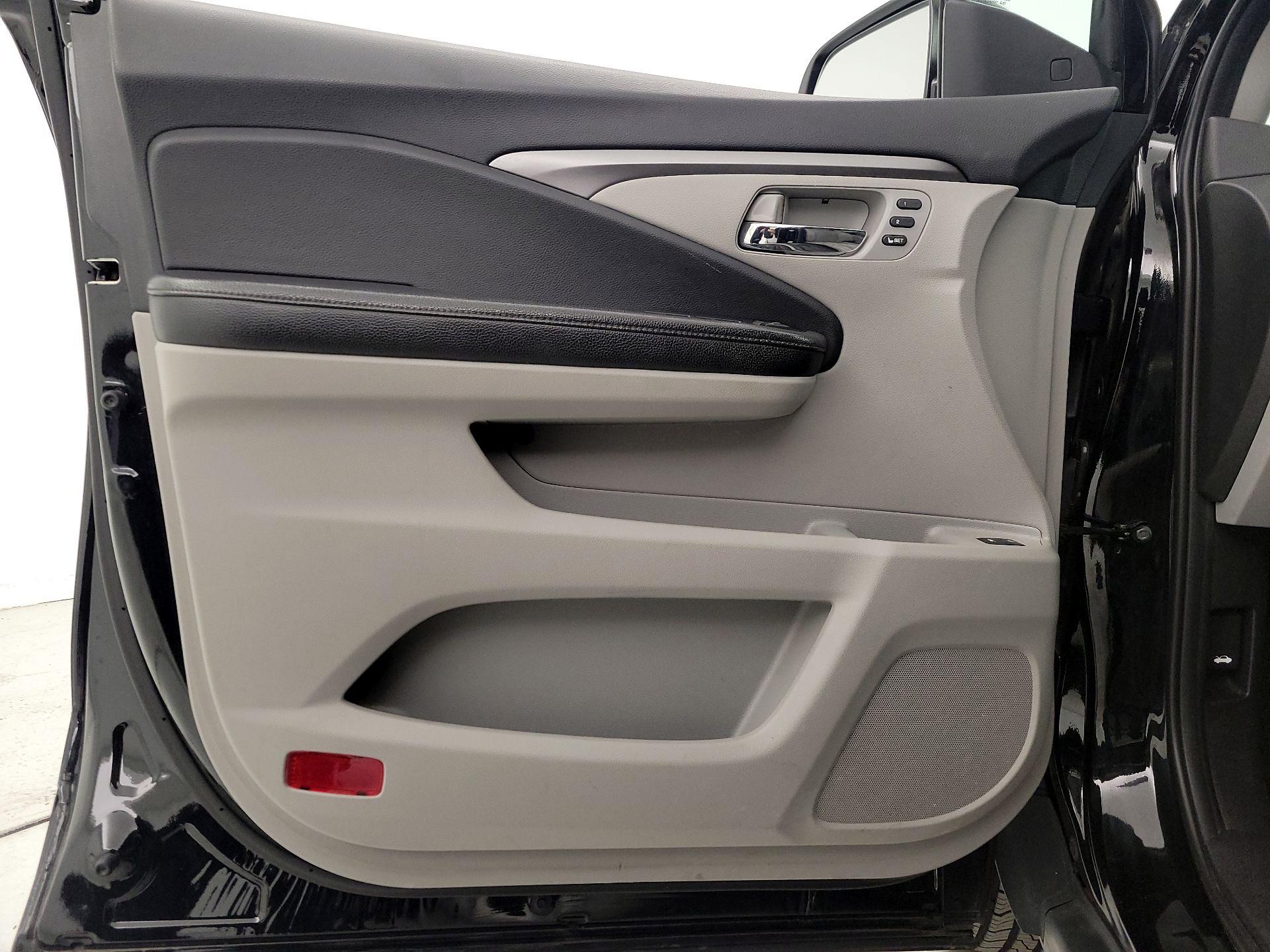 Thumbnail: 2019 Honda Pilot - 12