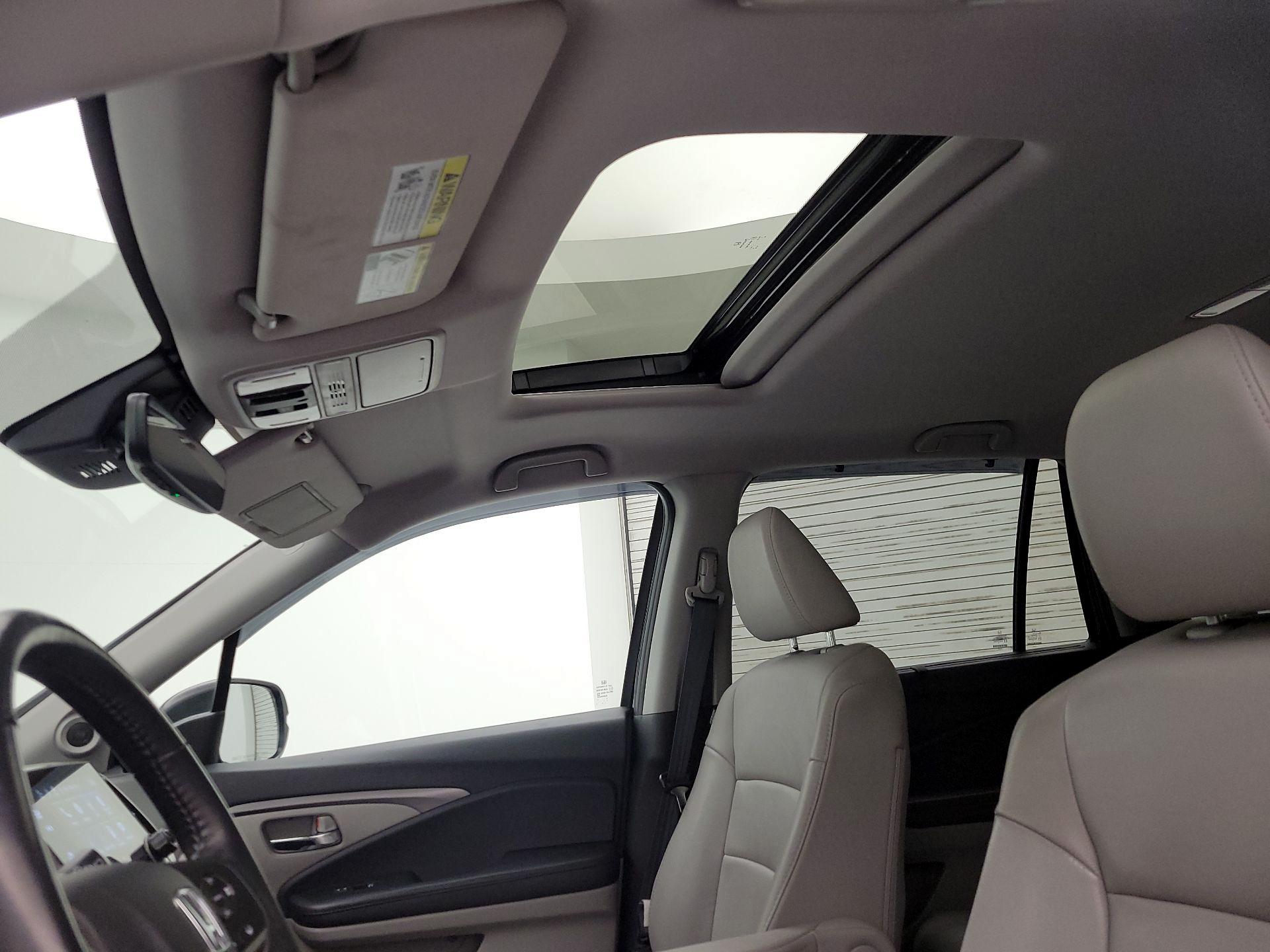 Thumbnail: 2019 Honda Pilot - 19