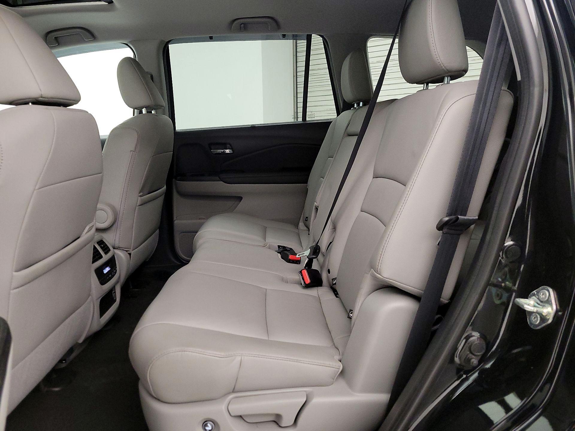 Thumbnail: 2019 Honda Pilot - 20