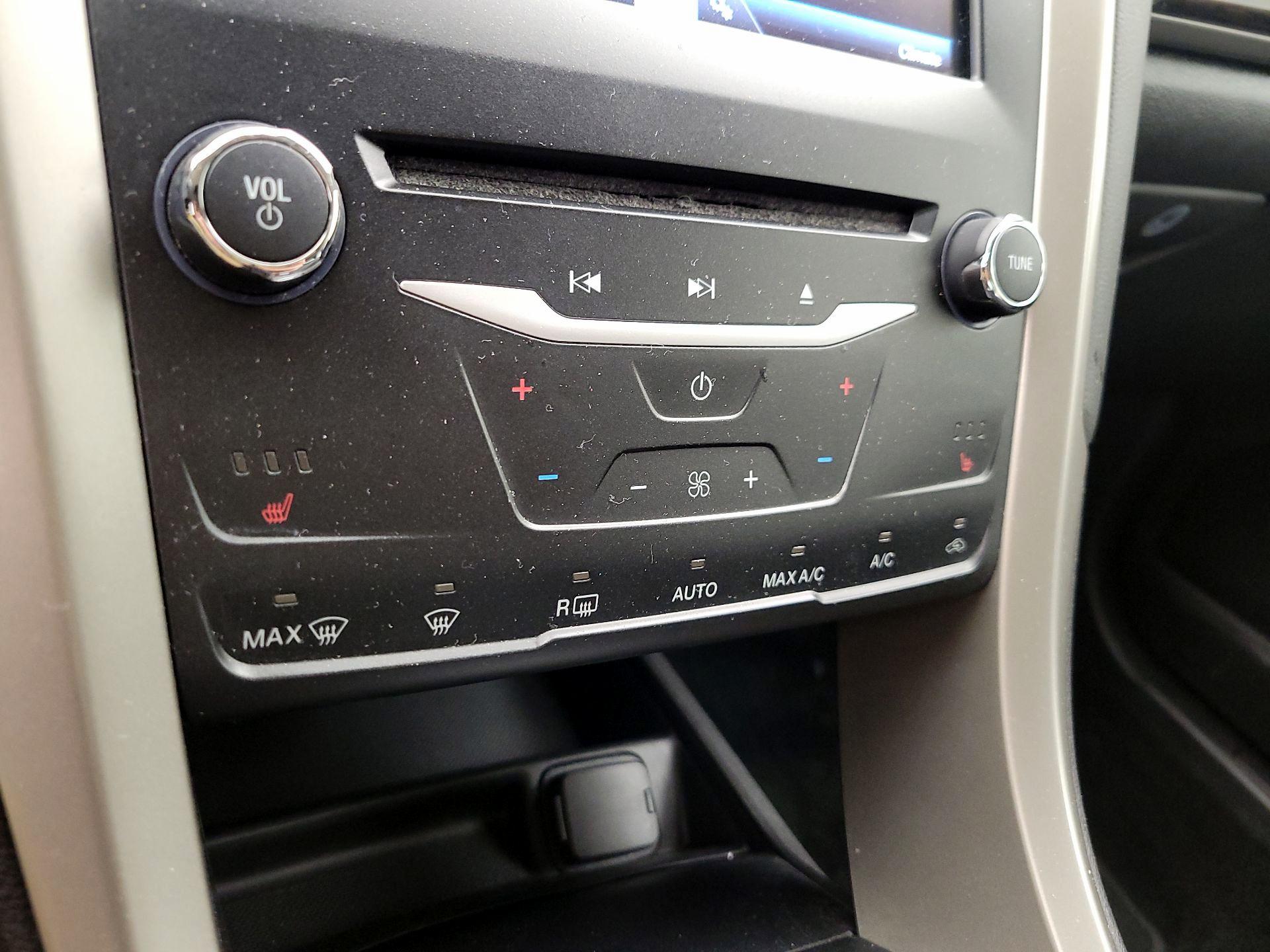 Thumbnail: 2014 Ford Fusion - 16