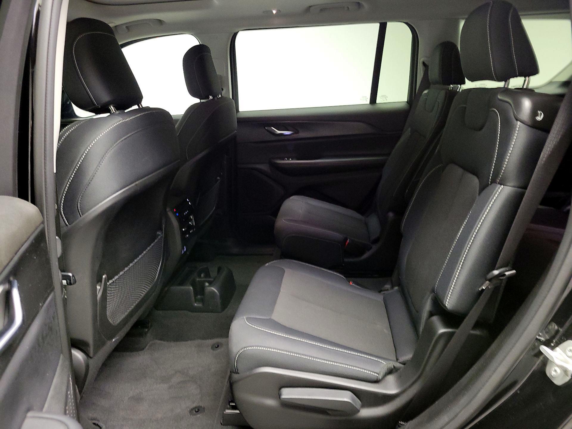 Thumbnail: 2023 Jeep Grand Cherokee L - 20