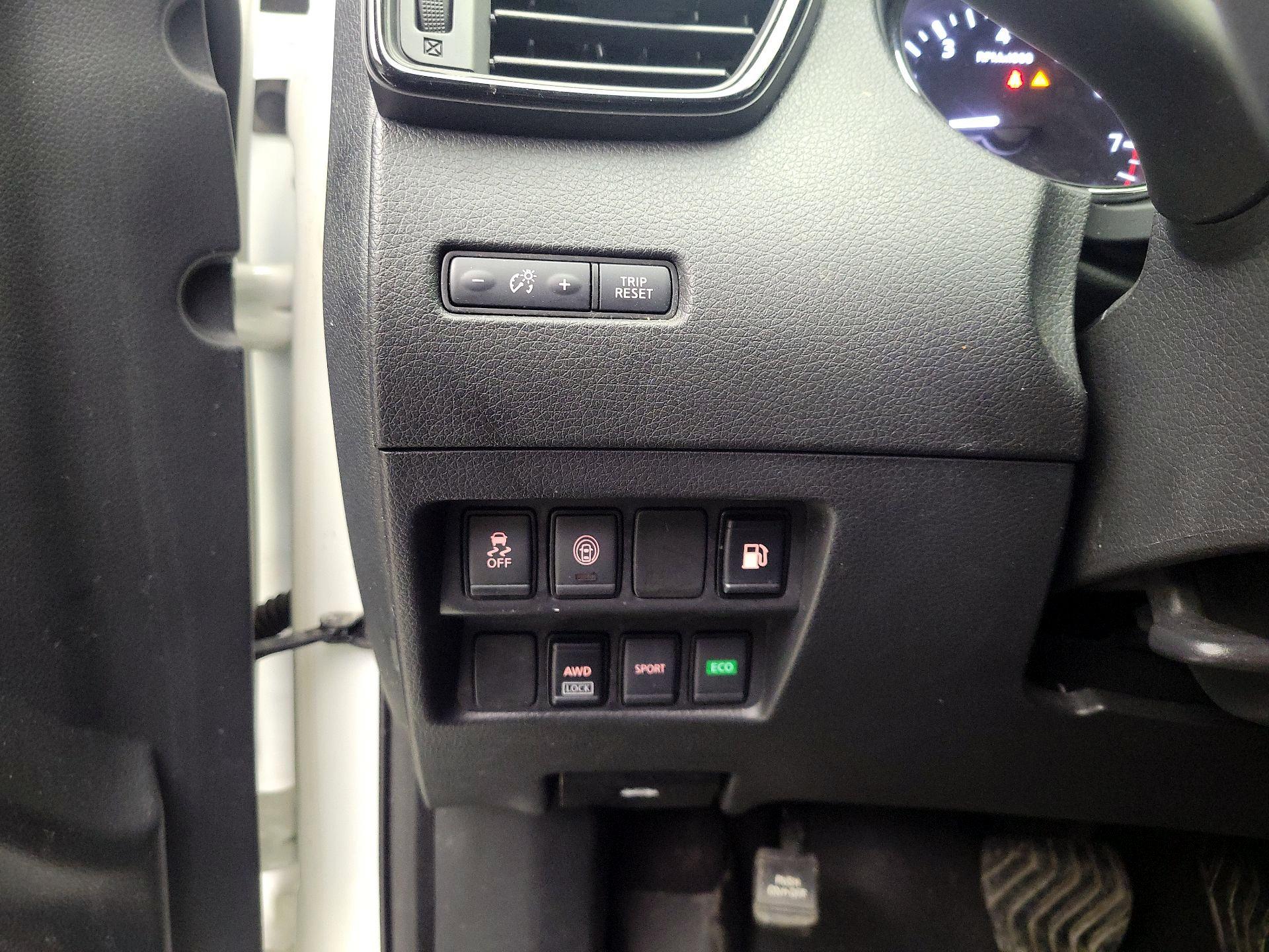 Thumbnail: 2020 Nissan Rogue - 13