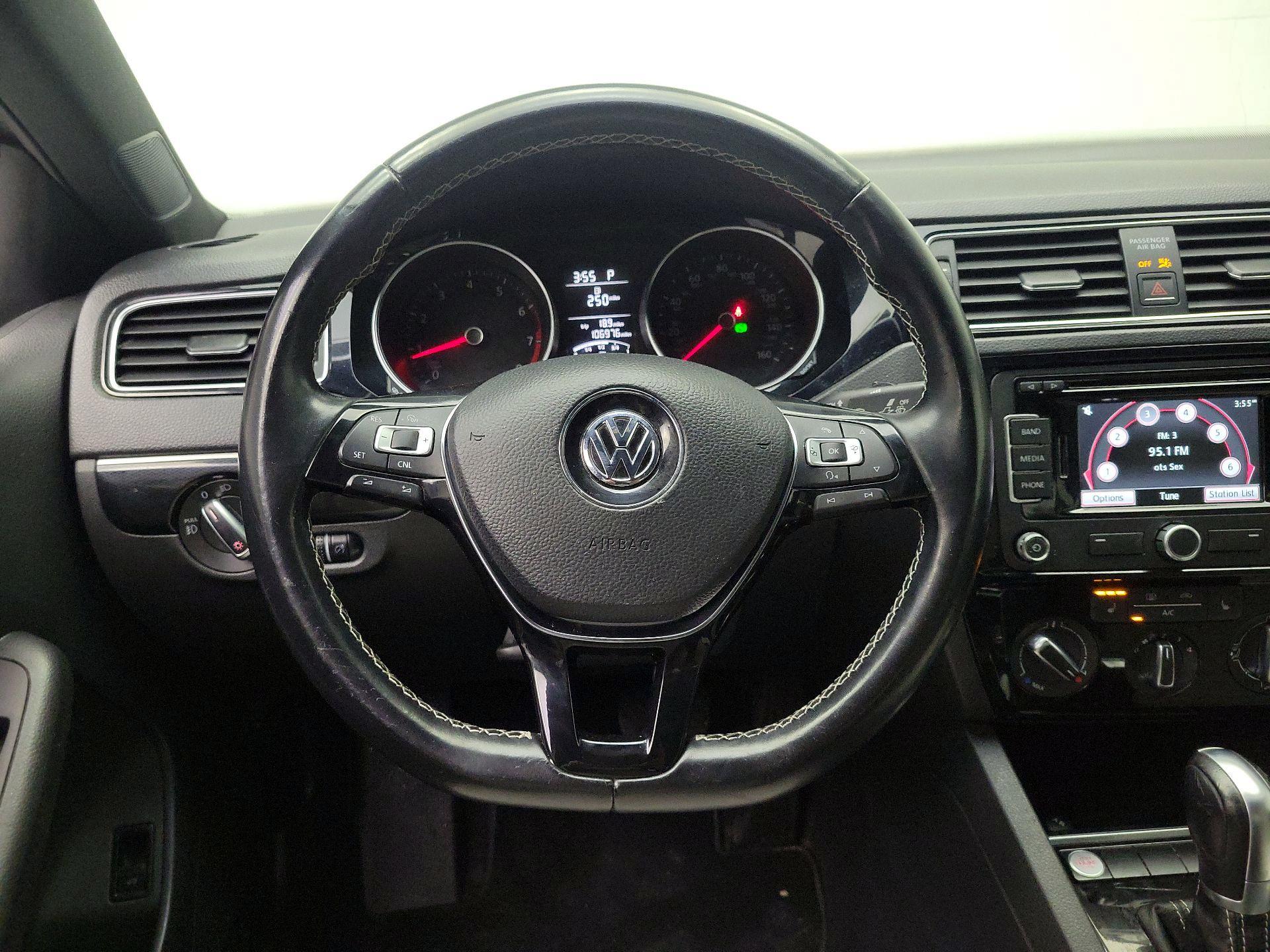 Thumbnail: 2015 Volkswagen Jetta - 10