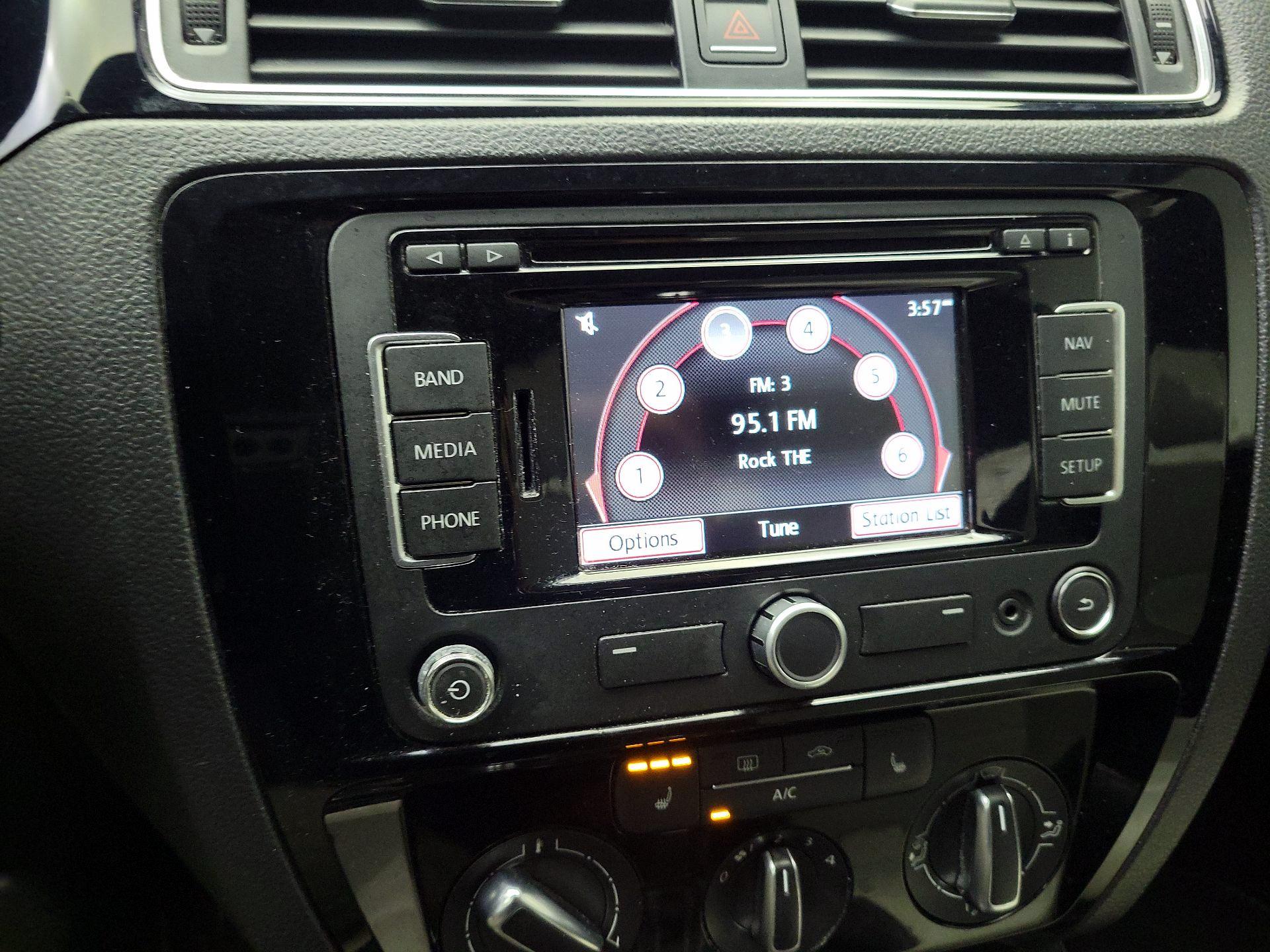 Thumbnail: 2015 Volkswagen Jetta - 16