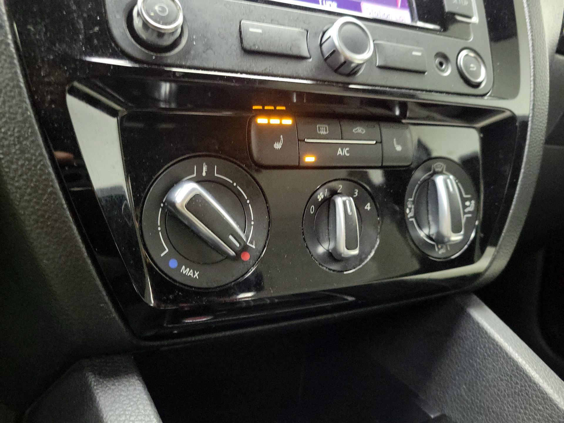 Thumbnail: 2015 Volkswagen Jetta - 17