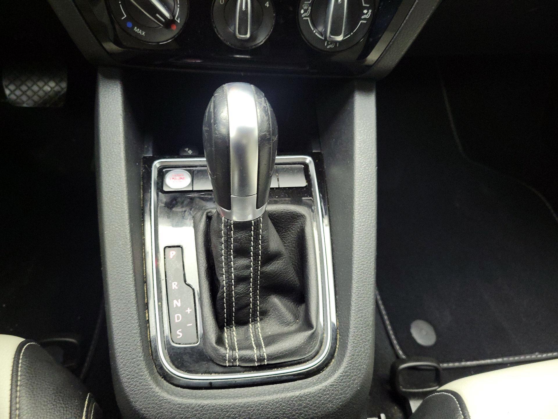 Thumbnail: 2015 Volkswagen Jetta - 18