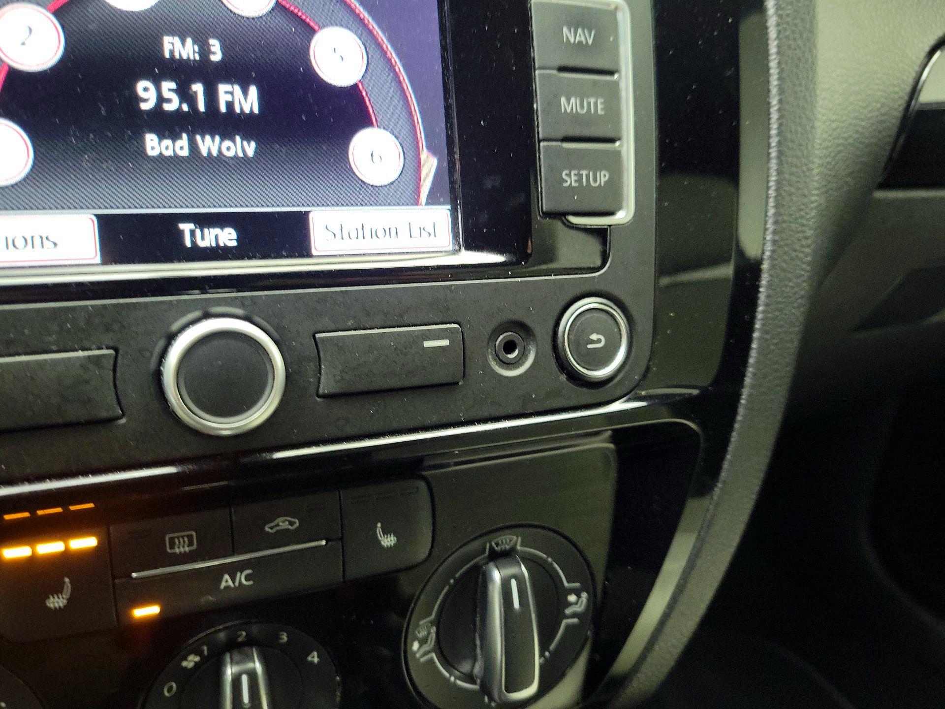 Thumbnail: 2015 Volkswagen Jetta - 19