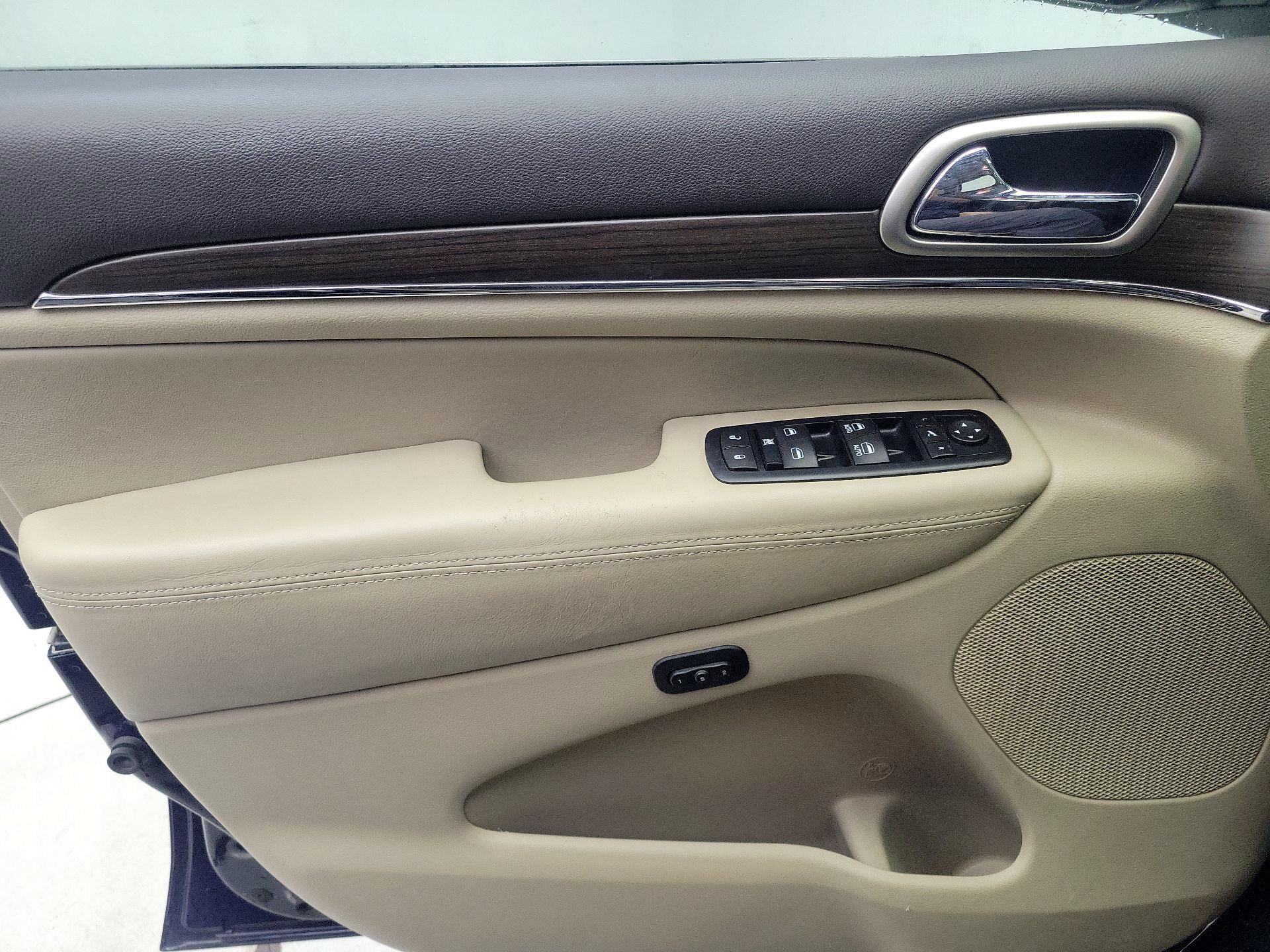 Thumbnail: 2016 Jeep Grand Cherokee - 12