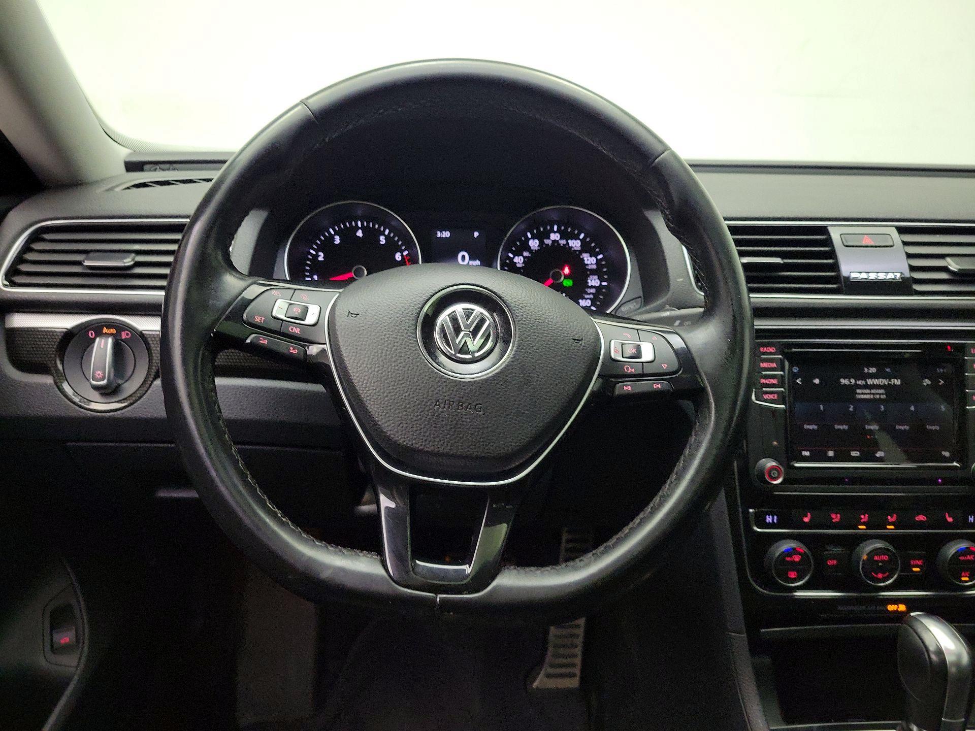 Thumbnail: 2019 Volkswagen Passat - 10