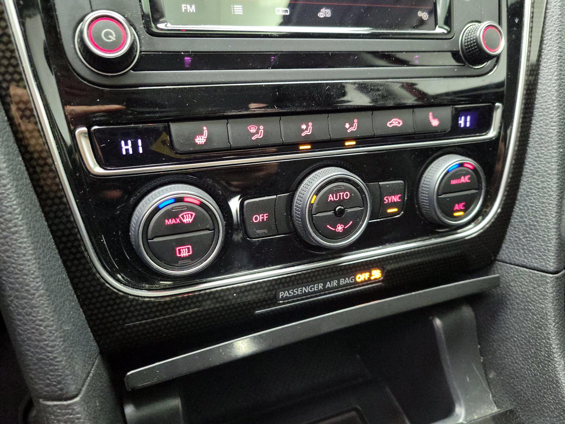 Thumbnail: 2019 Volkswagen Passat - 16