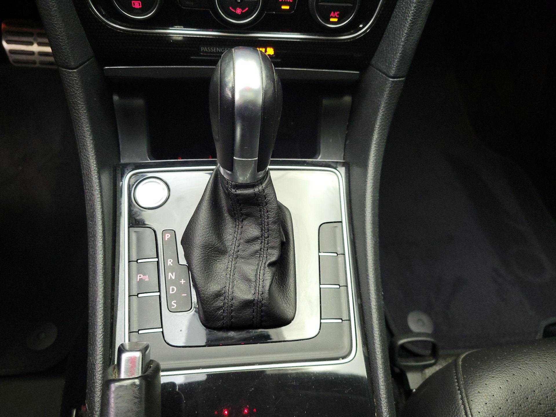 Thumbnail: 2019 Volkswagen Passat - 17