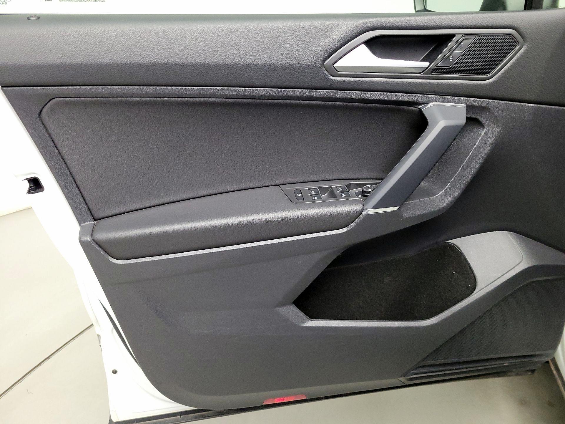 Thumbnail: 2020 Volkswagen Tiguan - 12