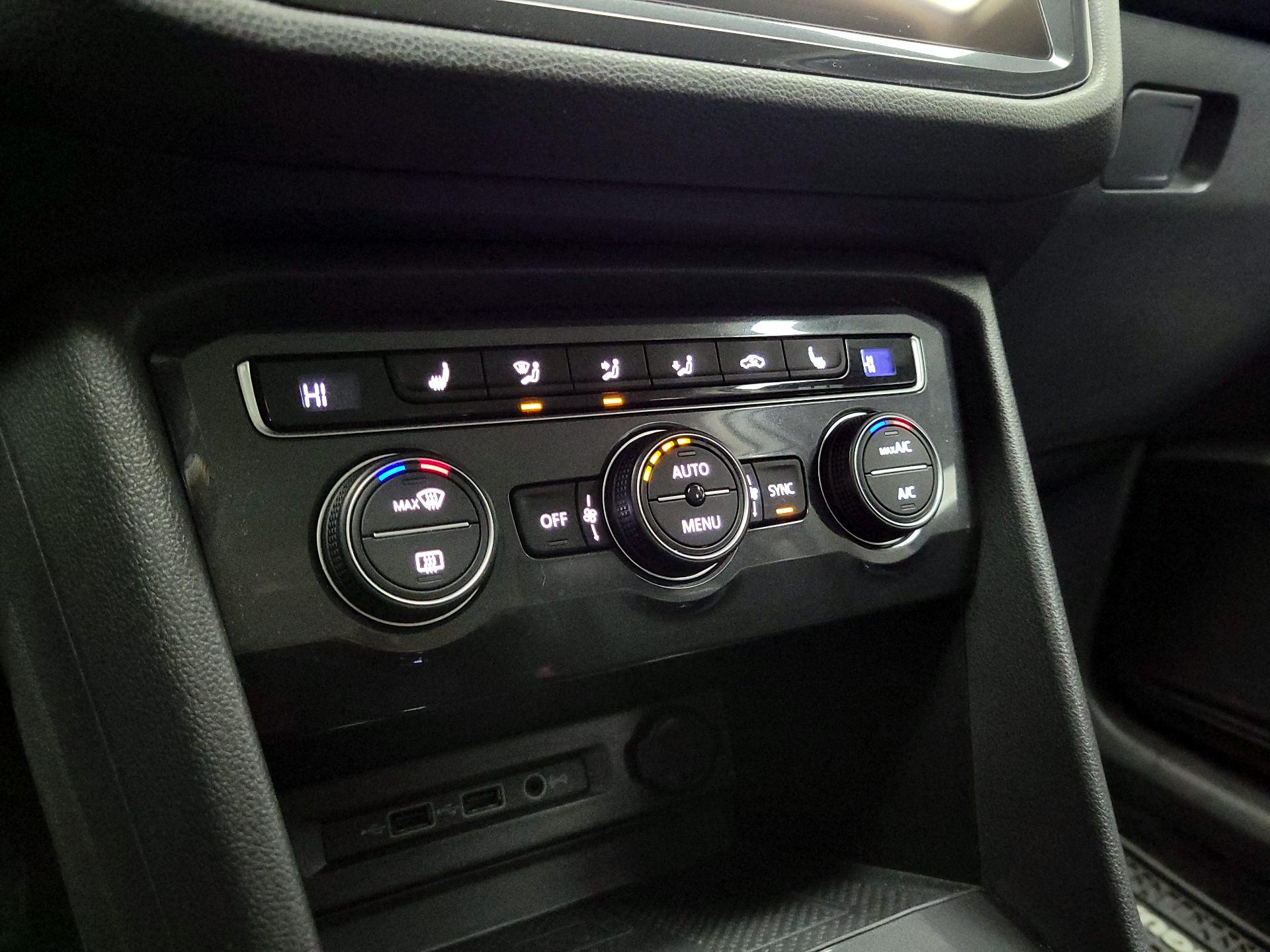 Thumbnail: 2020 Volkswagen Tiguan - 16