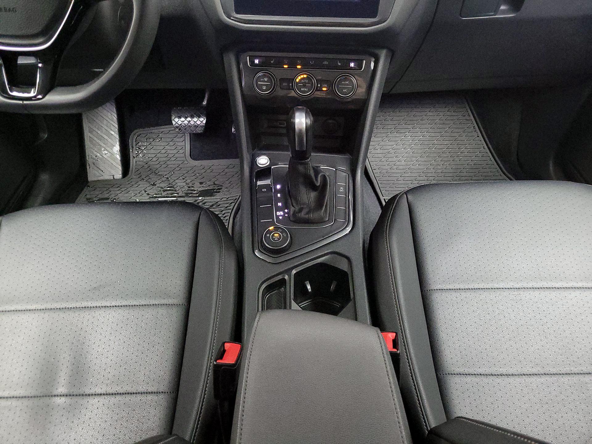 Thumbnail: 2020 Volkswagen Tiguan - 17