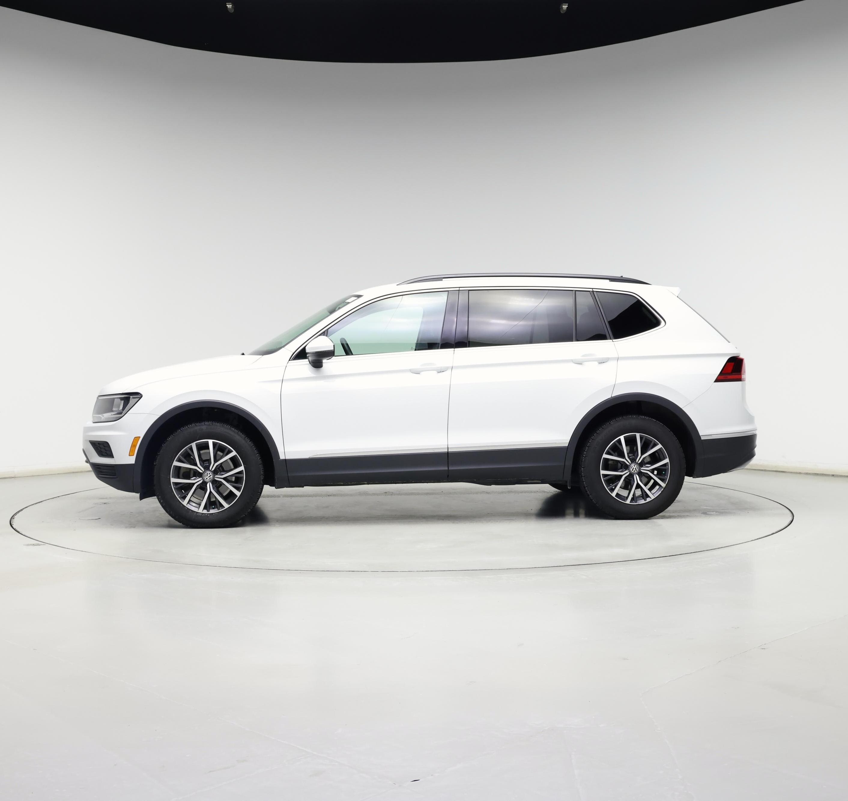 Thumbnail: 2020 Volkswagen Tiguan - 3