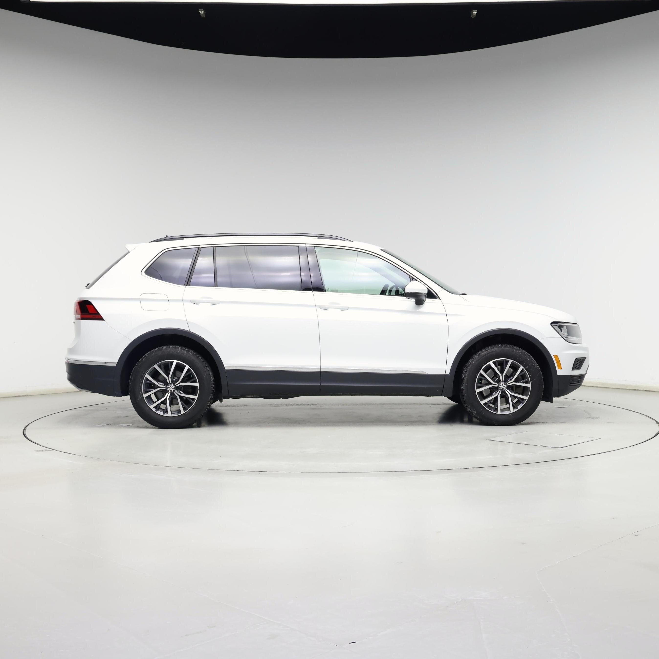 Thumbnail: 2020 Volkswagen Tiguan - 7