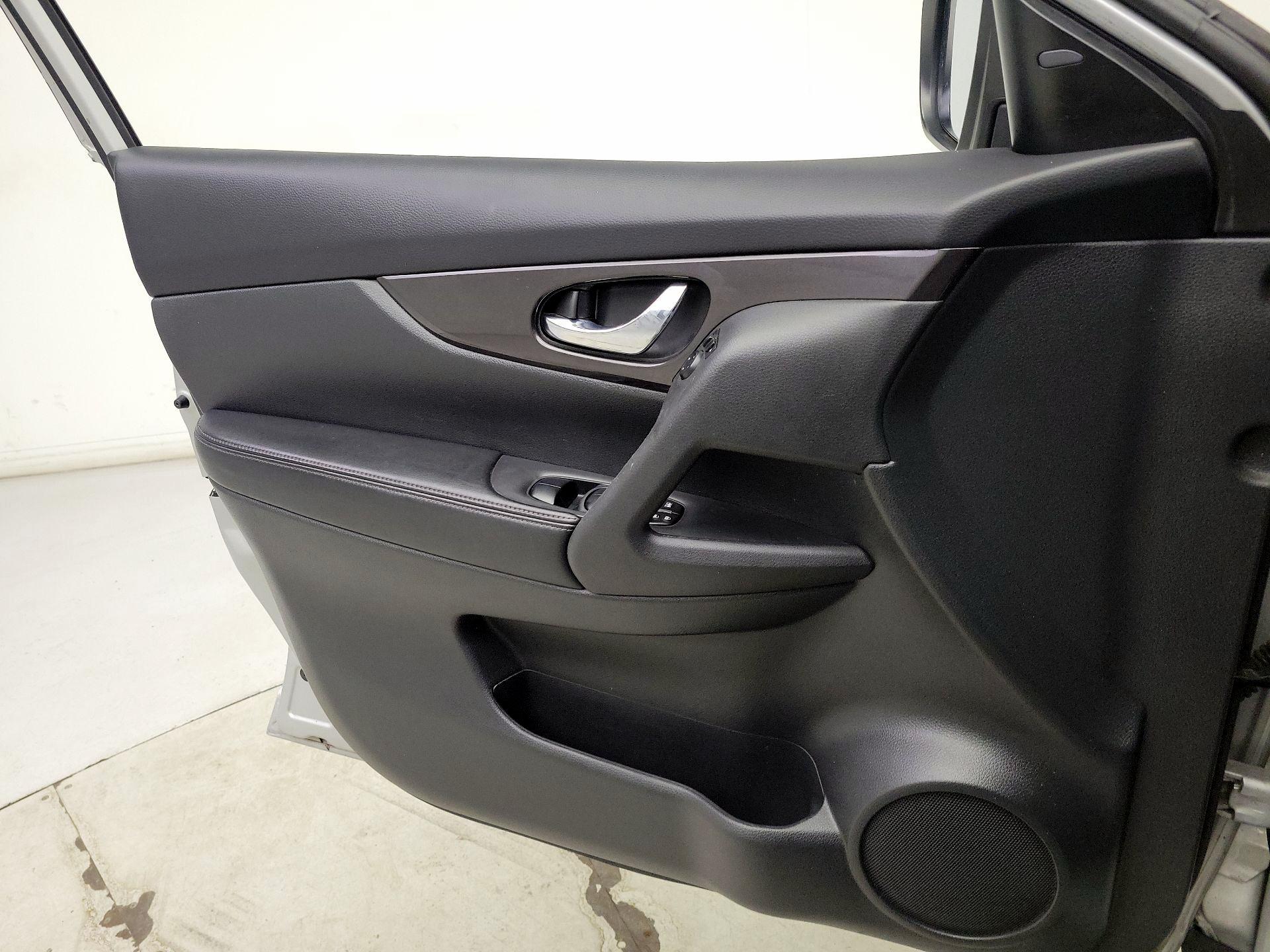 Thumbnail: 2019 Nissan Rogue - 12