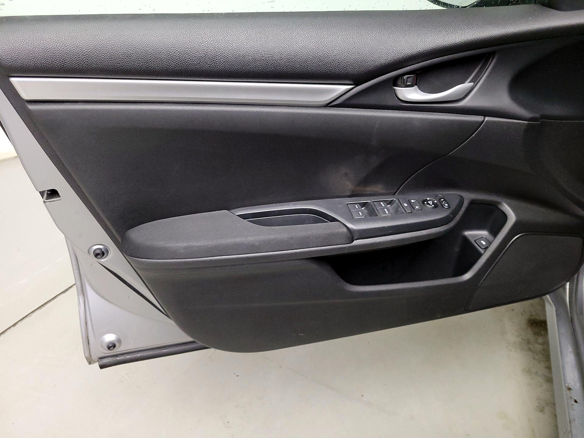 Thumbnail: 2016 Honda Civic - 12