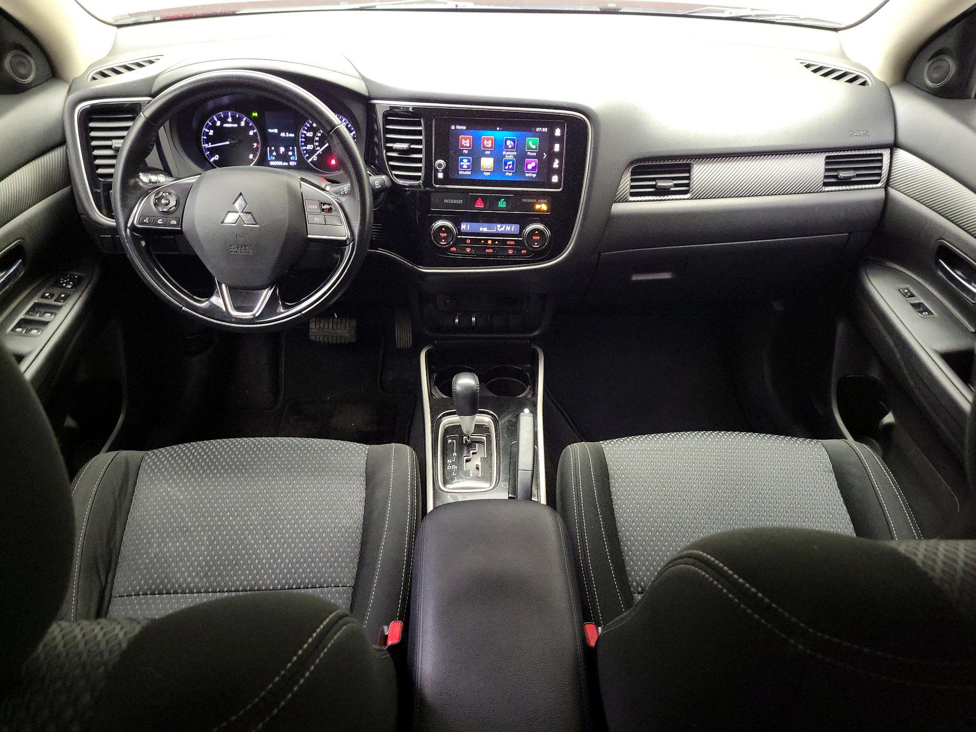 Thumbnail: 2017 Mitsubishi Outlander - 9