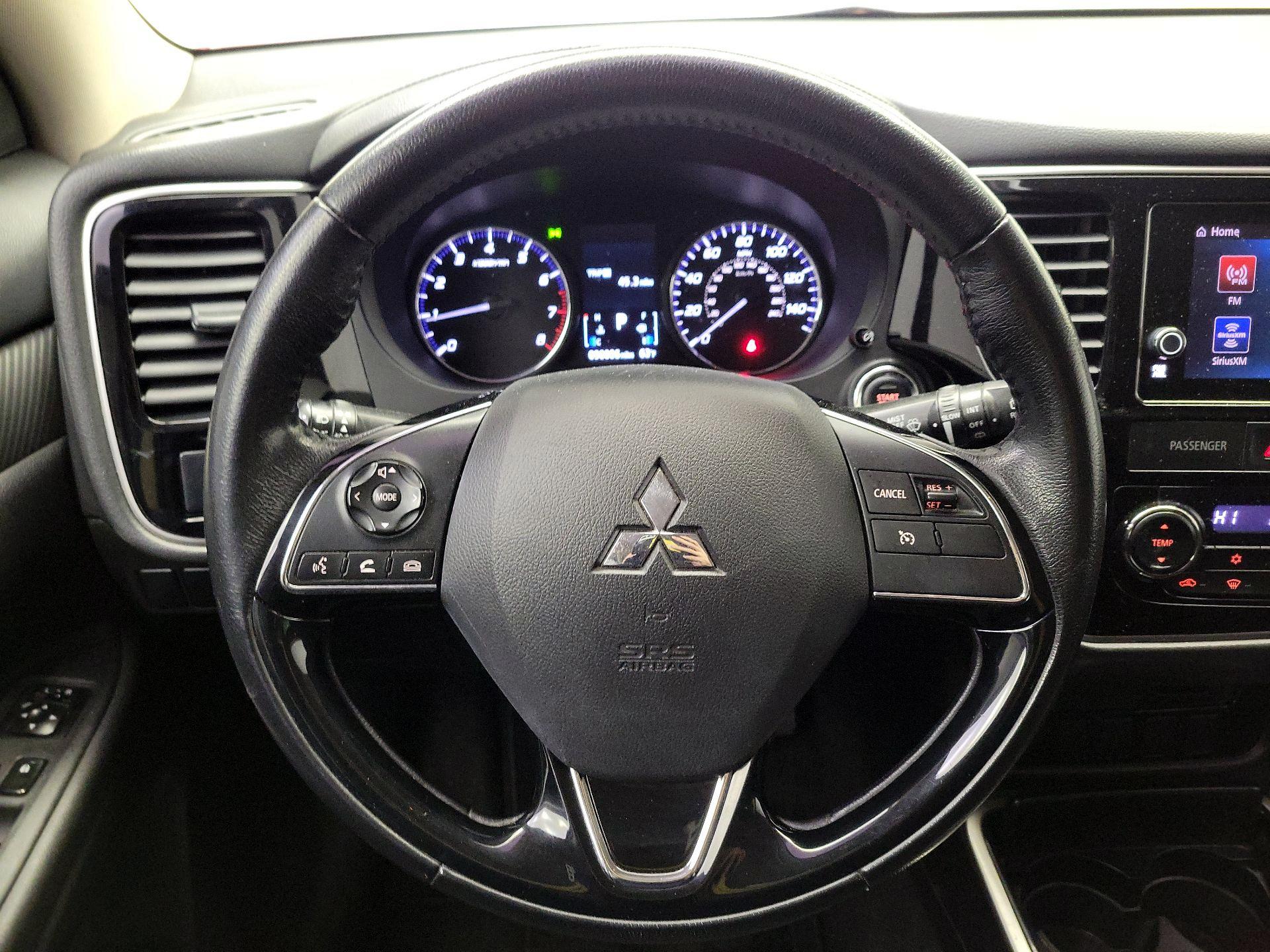 Thumbnail: 2017 Mitsubishi Outlander - 10