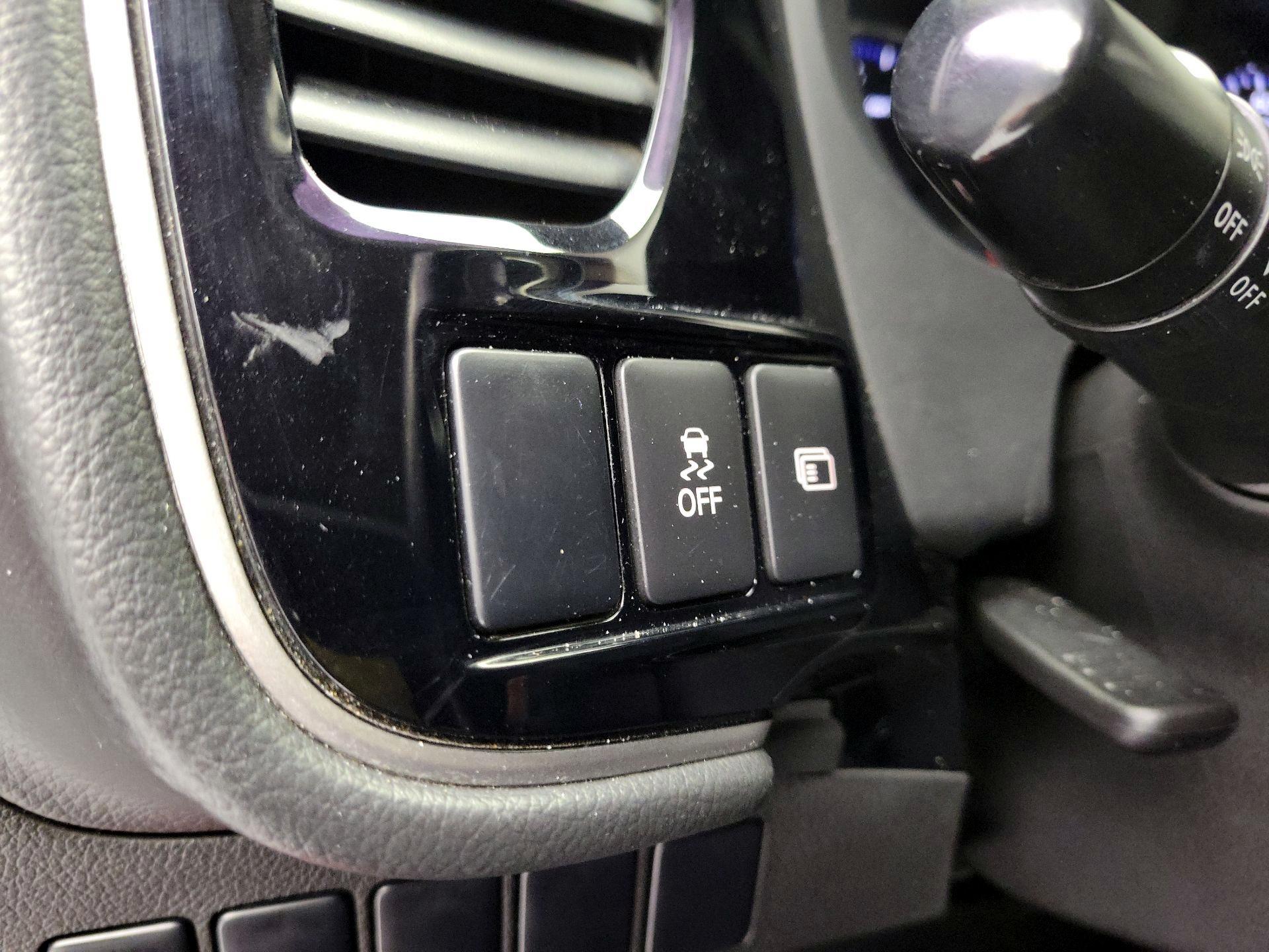 Thumbnail: 2017 Mitsubishi Outlander - 13