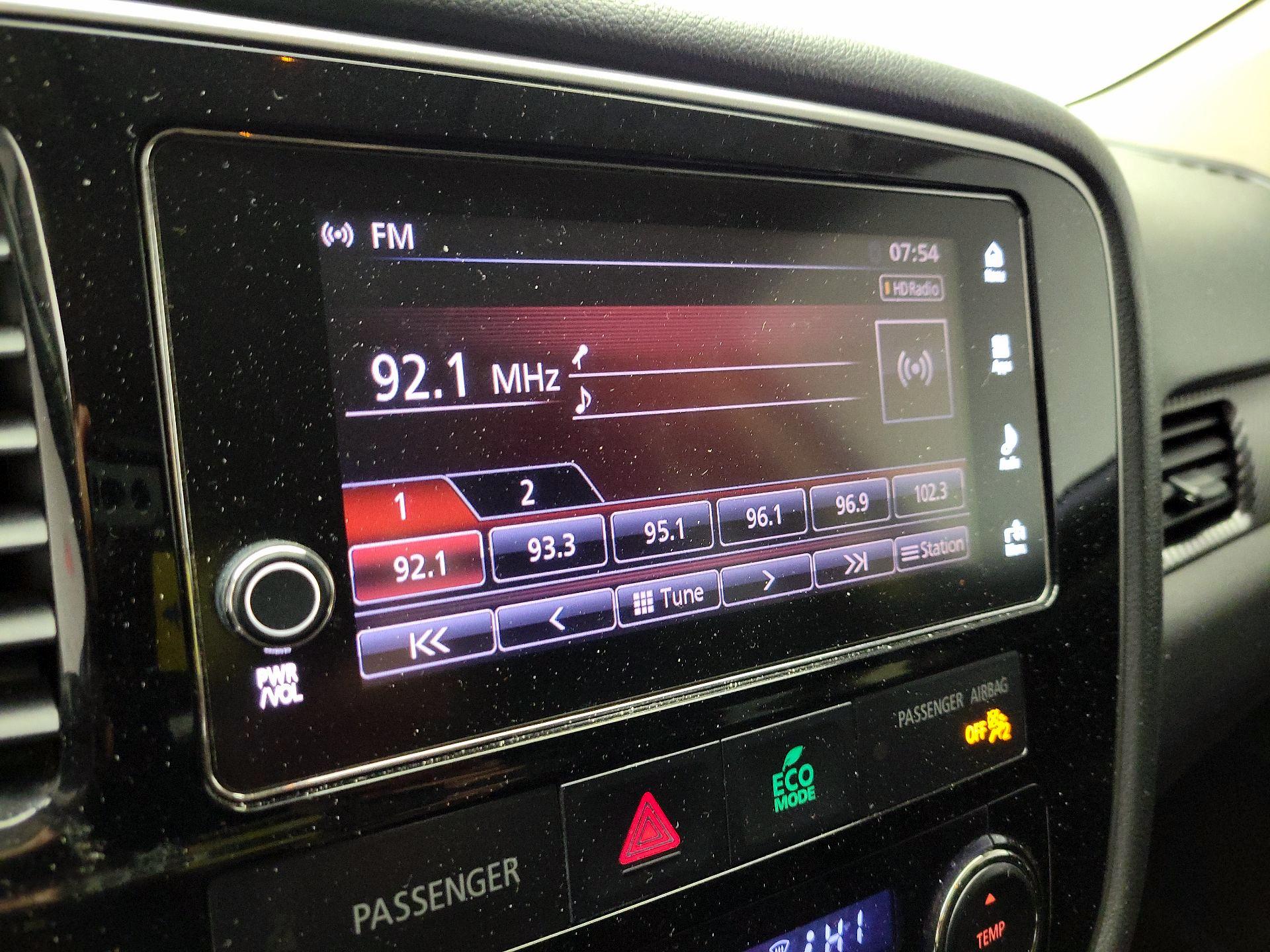 Thumbnail: 2017 Mitsubishi Outlander - 15