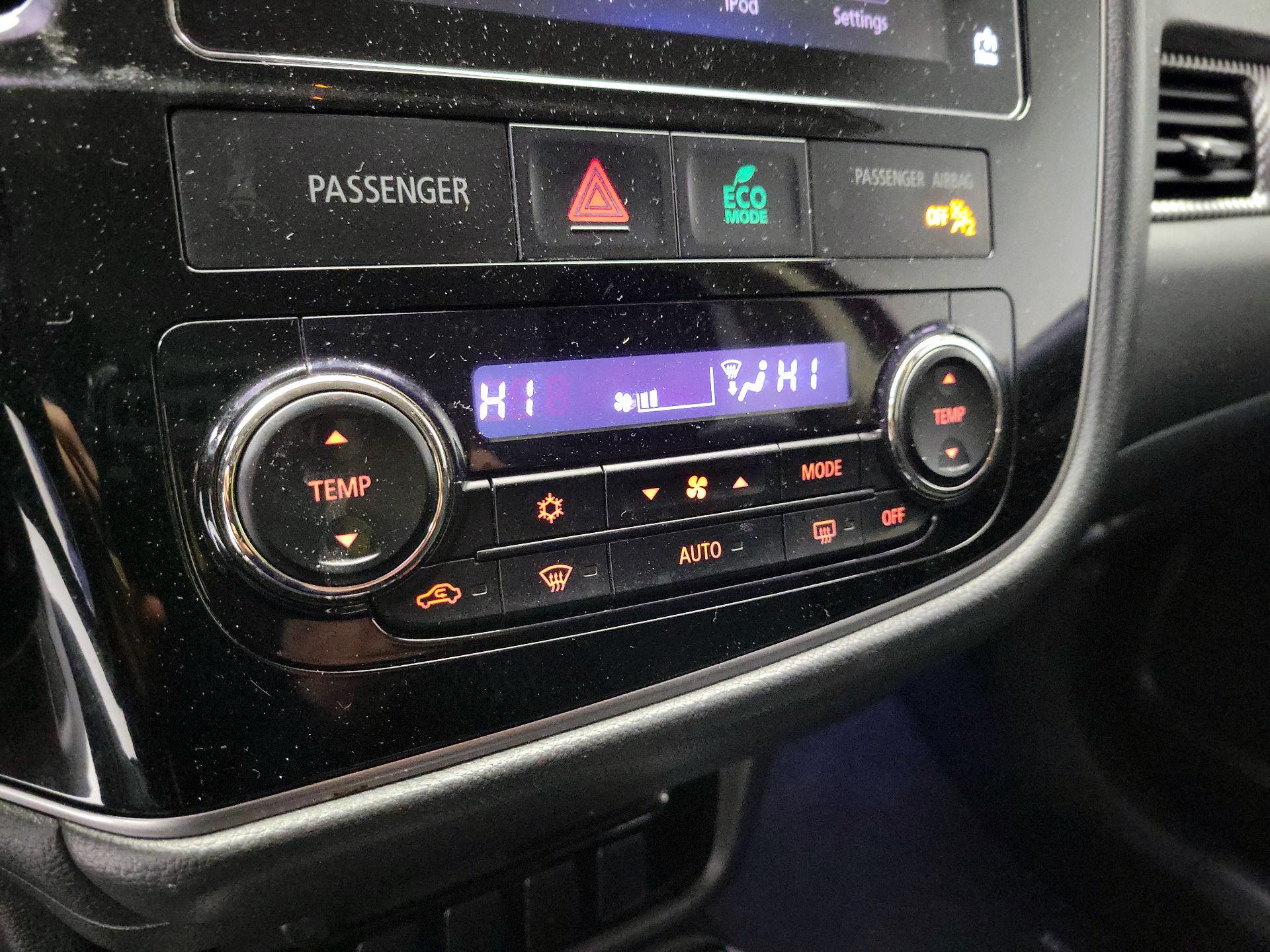 Thumbnail: 2017 Mitsubishi Outlander - 16