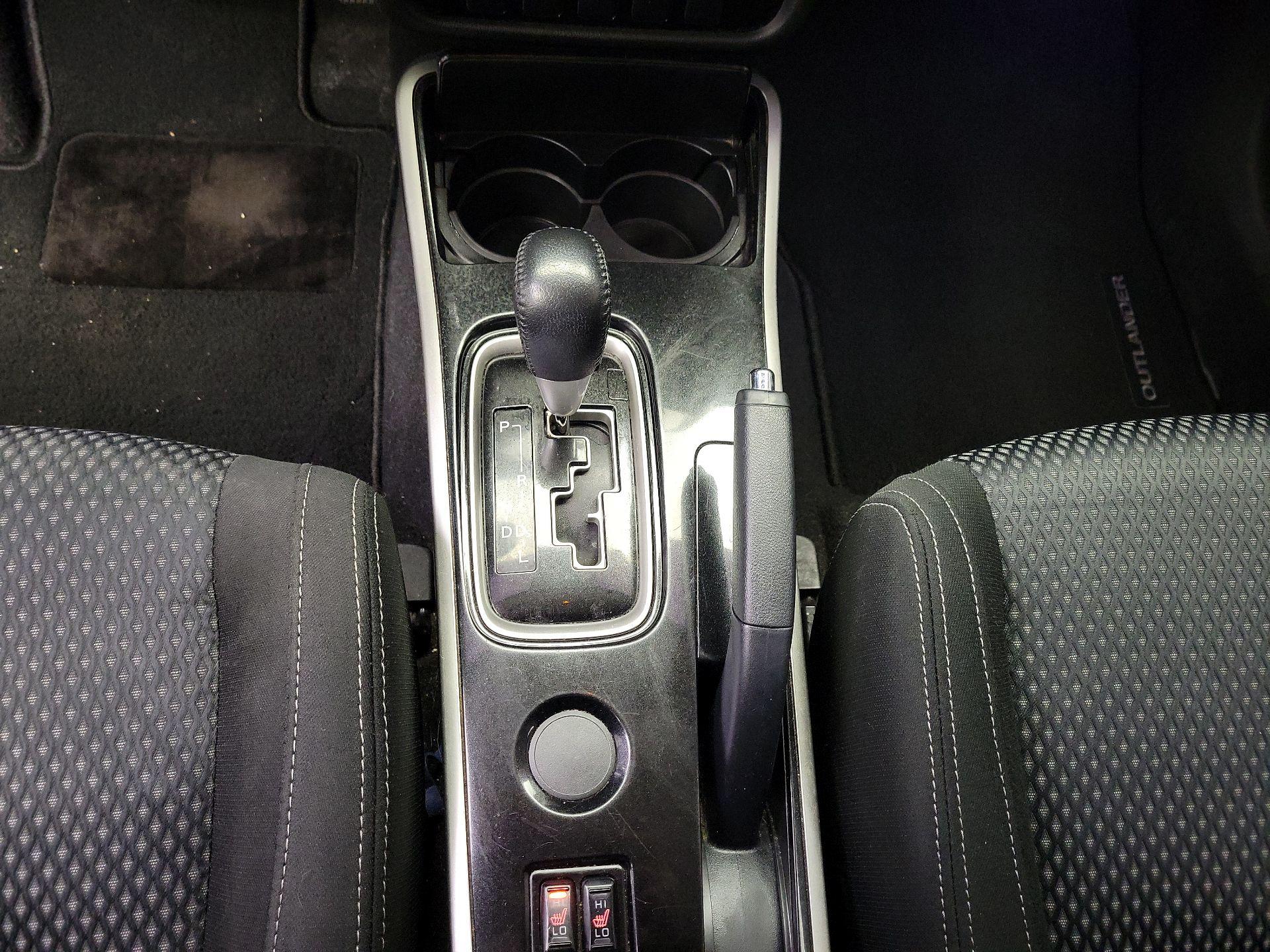 Thumbnail: 2017 Mitsubishi Outlander - 17