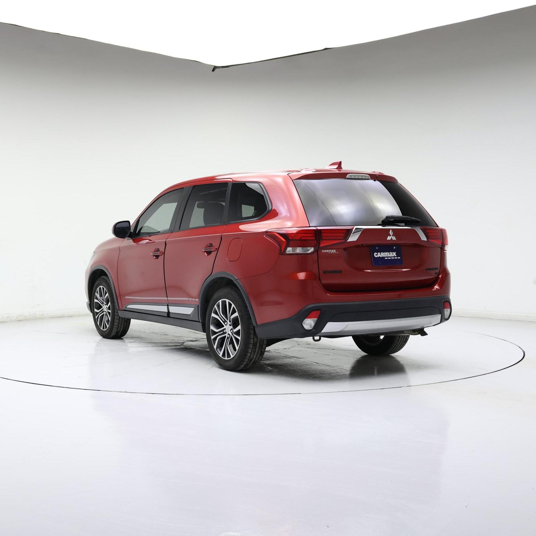 Thumbnail: 2017 Mitsubishi Outlander - 2