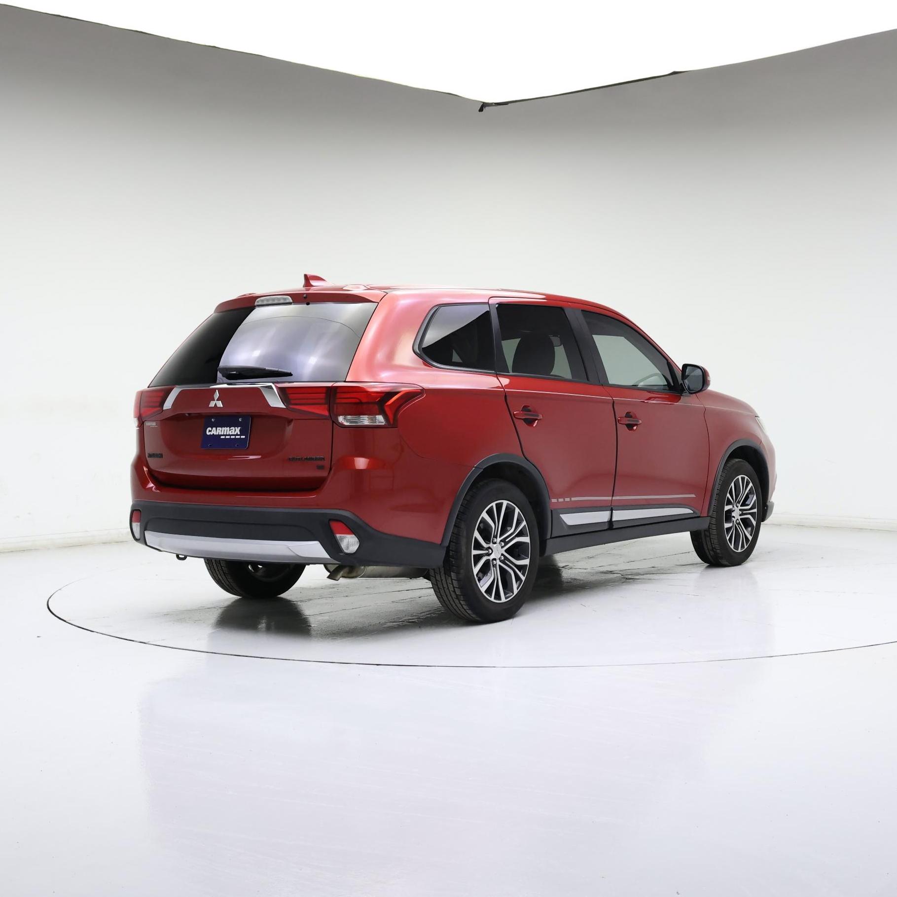 Thumbnail: 2017 Mitsubishi Outlander - 8