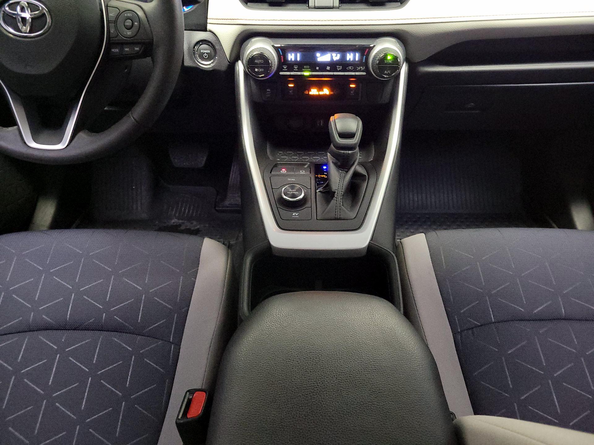 Thumbnail: 2024 Toyota RAV4 - 17