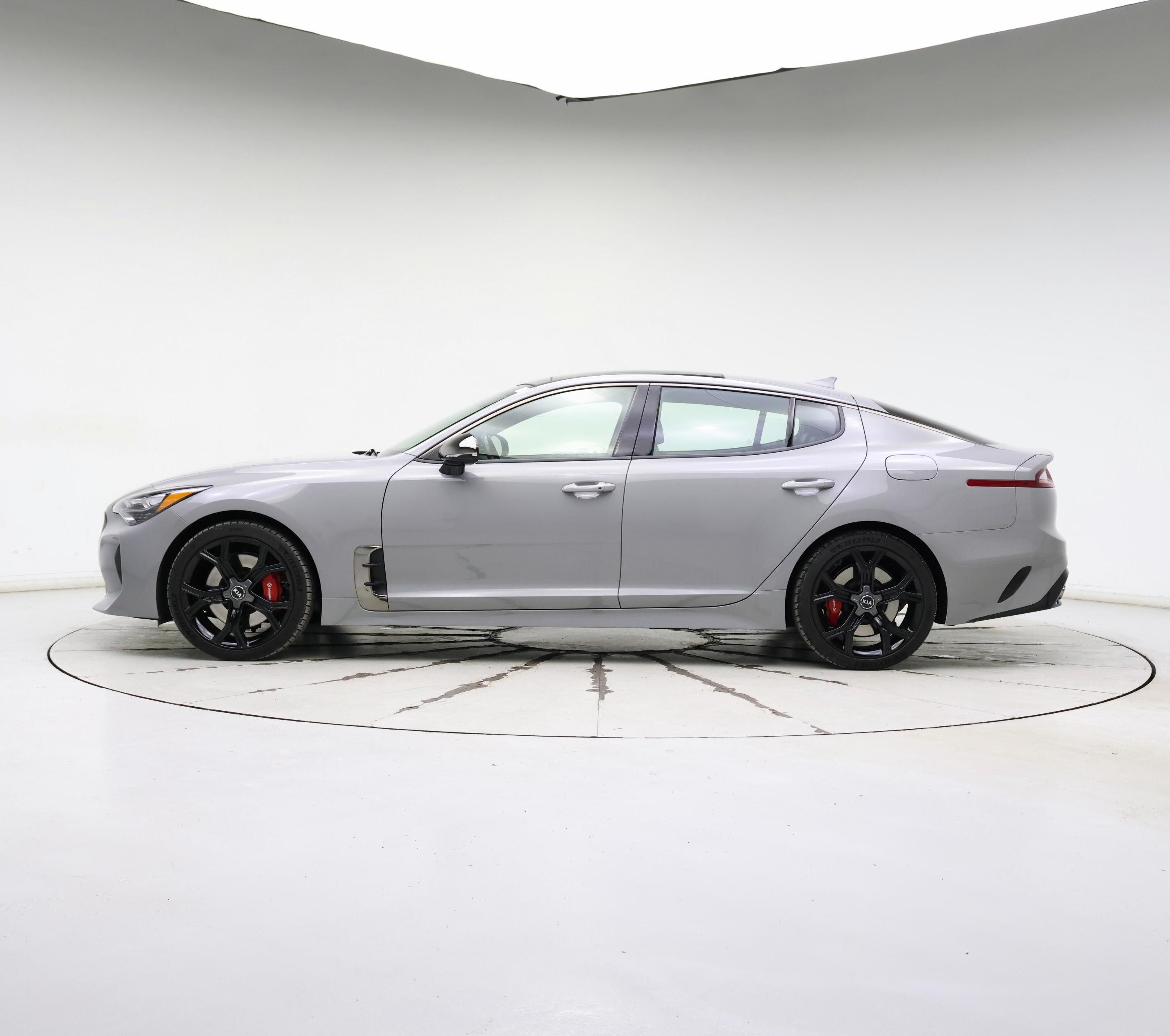 Thumbnail: 2018 Kia Stinger - 3