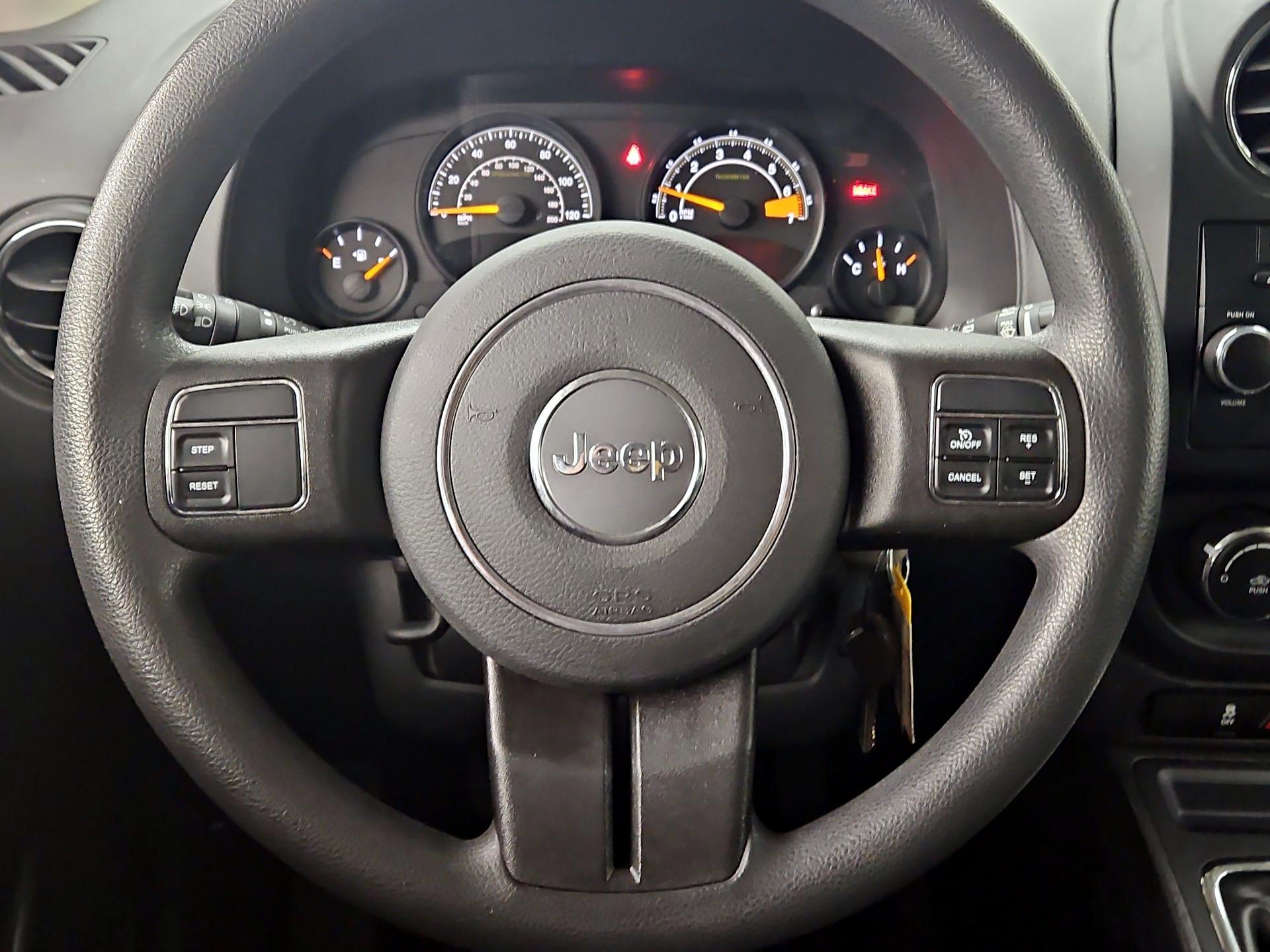 Thumbnail: 2016 Jeep Patriot - 10